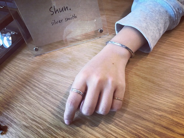 3mm敲打紋理三角形手鐲