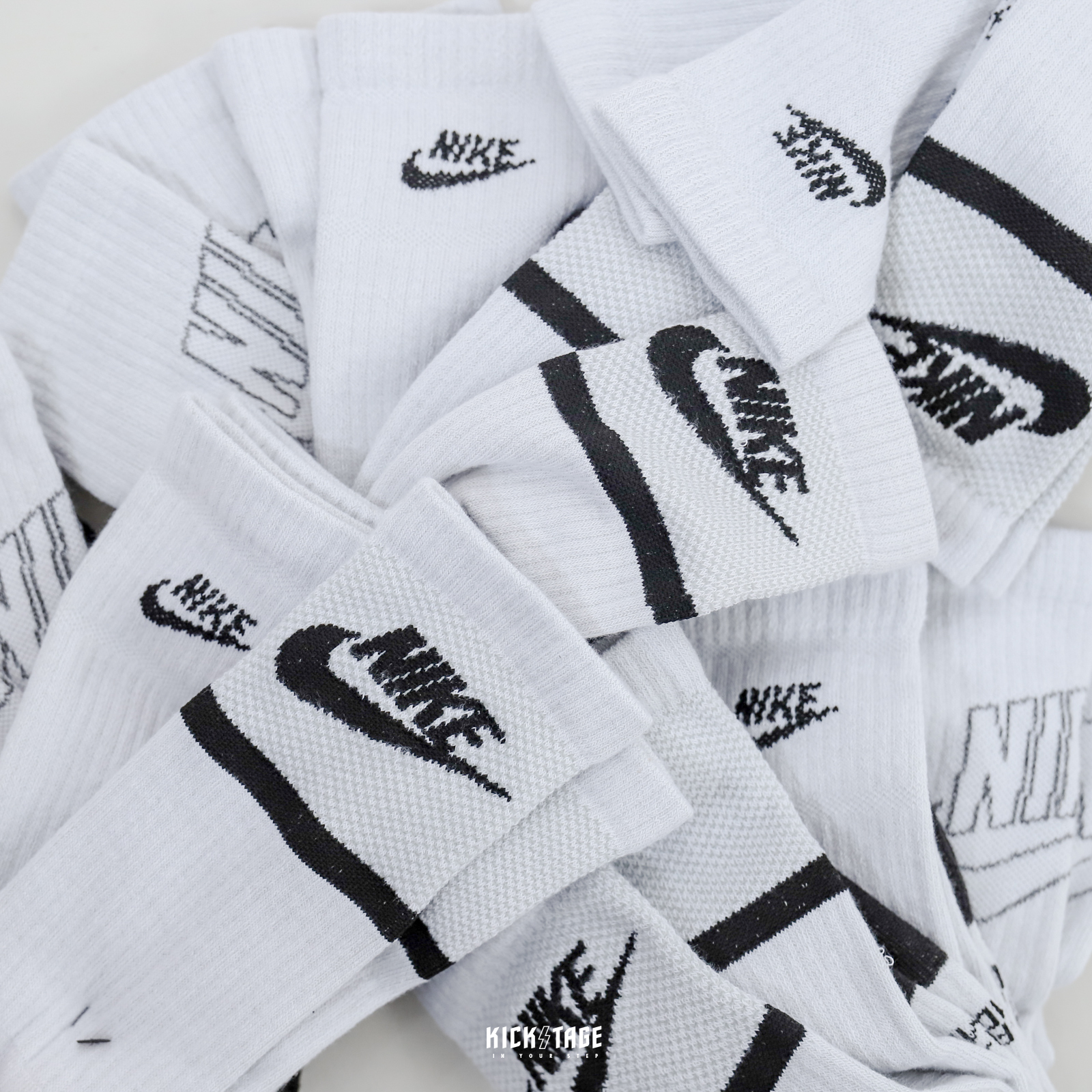 三入一組 NIKE EVERYDAY Dri-FIT 淺灰黑 大勾 LOGO 緩震 長襪 中筒襪【DA2401-905】