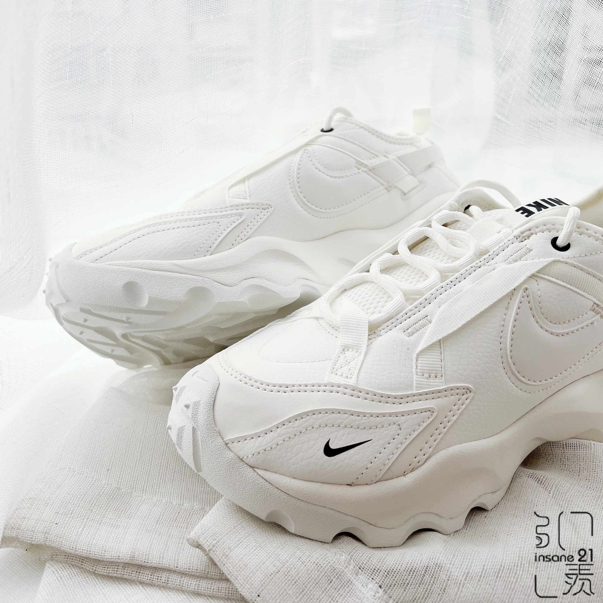 NIKE TC7900 小白鞋全白奶白米白小勾老爹鞋TC 7900 DD9682-100