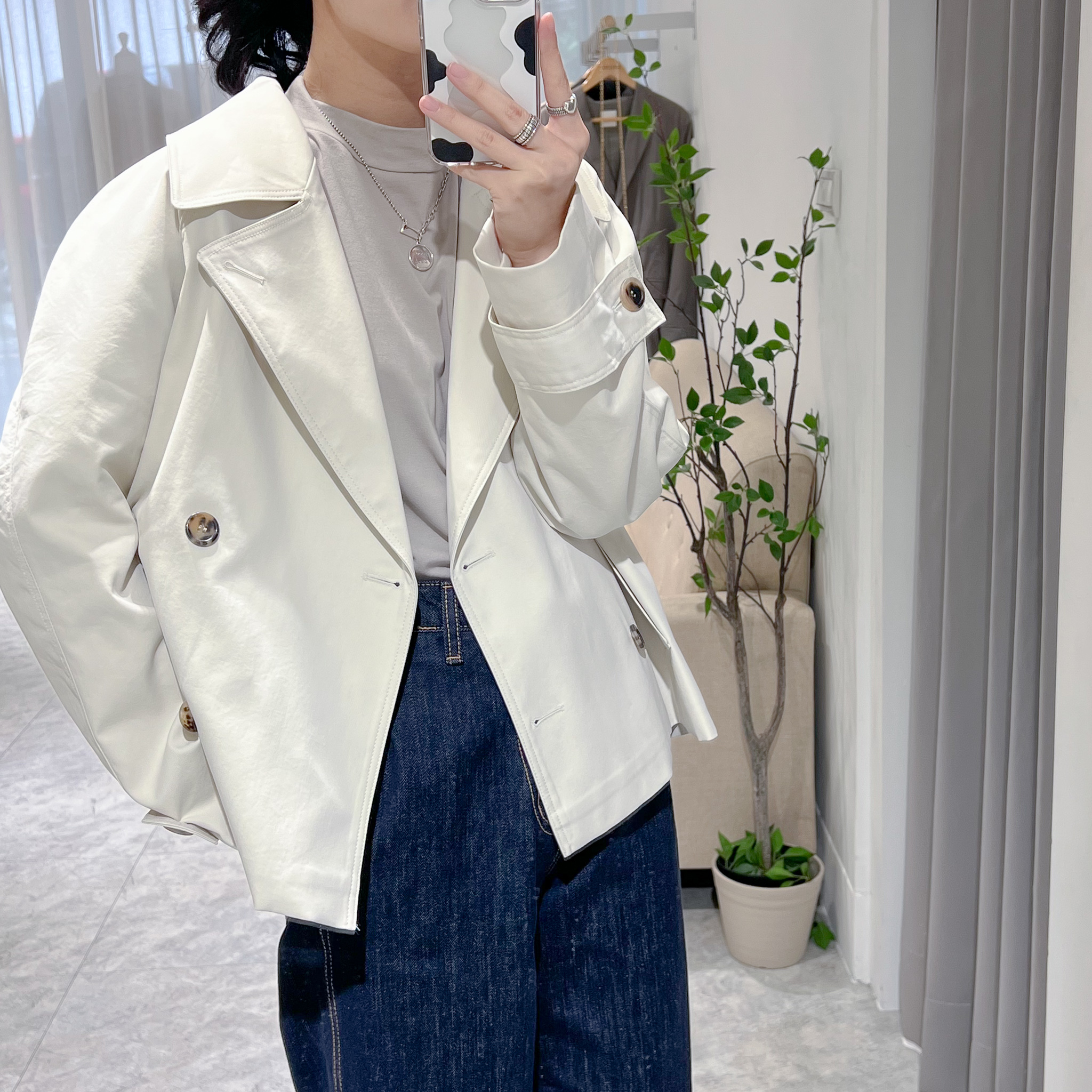 雙排釦滑順奶白風衣外