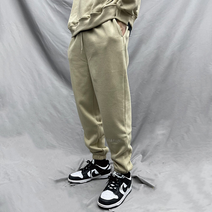 MAXXC 電繡LOGO棉長褲-卡其