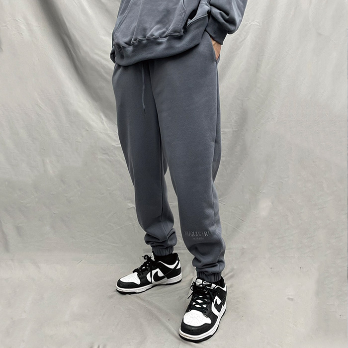 MAXXC 電繡LOGO棉長褲-深灰藍