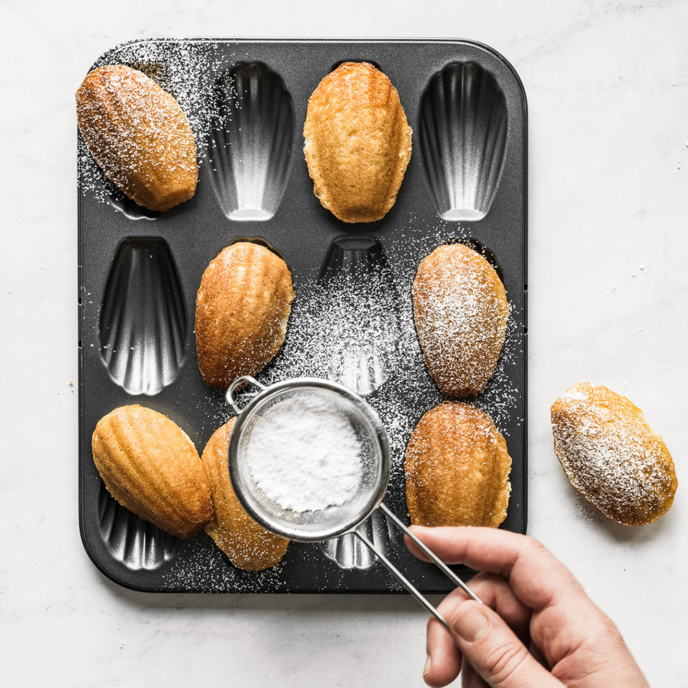 12格瑪德蓮不沾烤盤 (非鋁合金內層)