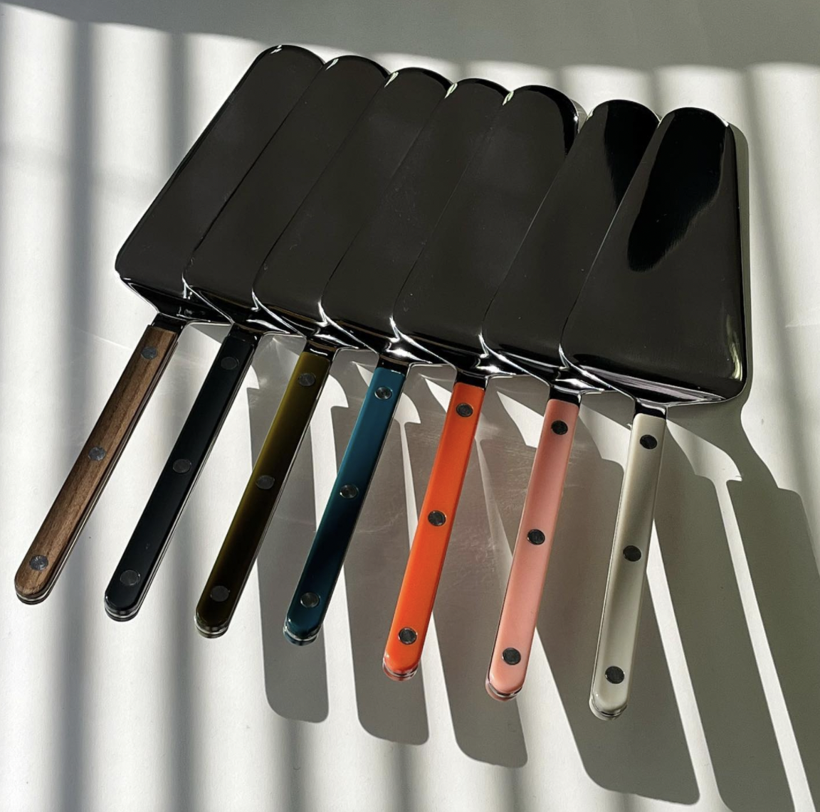 SABRE | Bistrot 復古酒館鈕扣系列 | 塔派鏟 | 霧面 | 粉彩綠