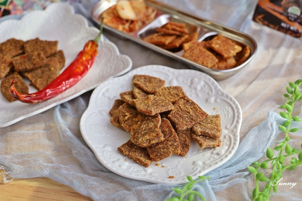 植物肉乾,植物肉,素食,素肉乾,弘陽食品,hoya蔬食超市,法式松露,Vegan jerky,Plant meat,hoyafoods,vegan,French,truffles,禮盒推薦,送禮推薦,川味,韓式,泰式,好吃,素食零食,零食推薦