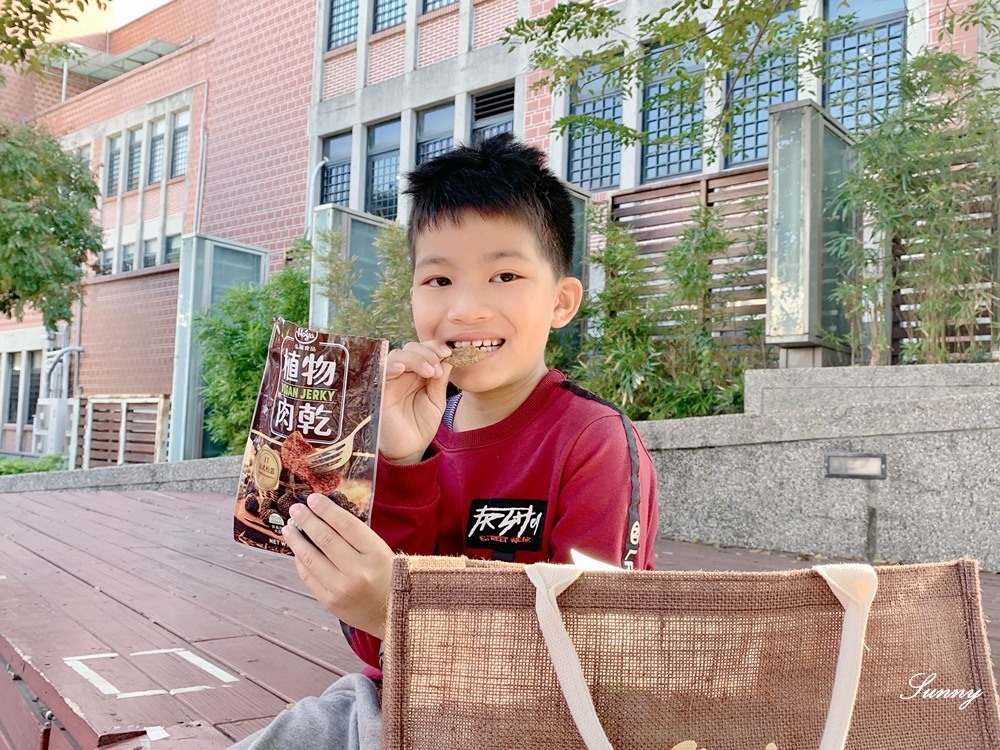 植物肉乾,植物肉,素食,素肉乾,弘陽食品,hoya蔬食超市,法式松露,Vegan jerky,Plant meat,hoyafoods,vegan,French,truffles,新年禮盒,過年禮盒,年貨,川味,韓式,泰式,好吃,素食零食,零食推薦