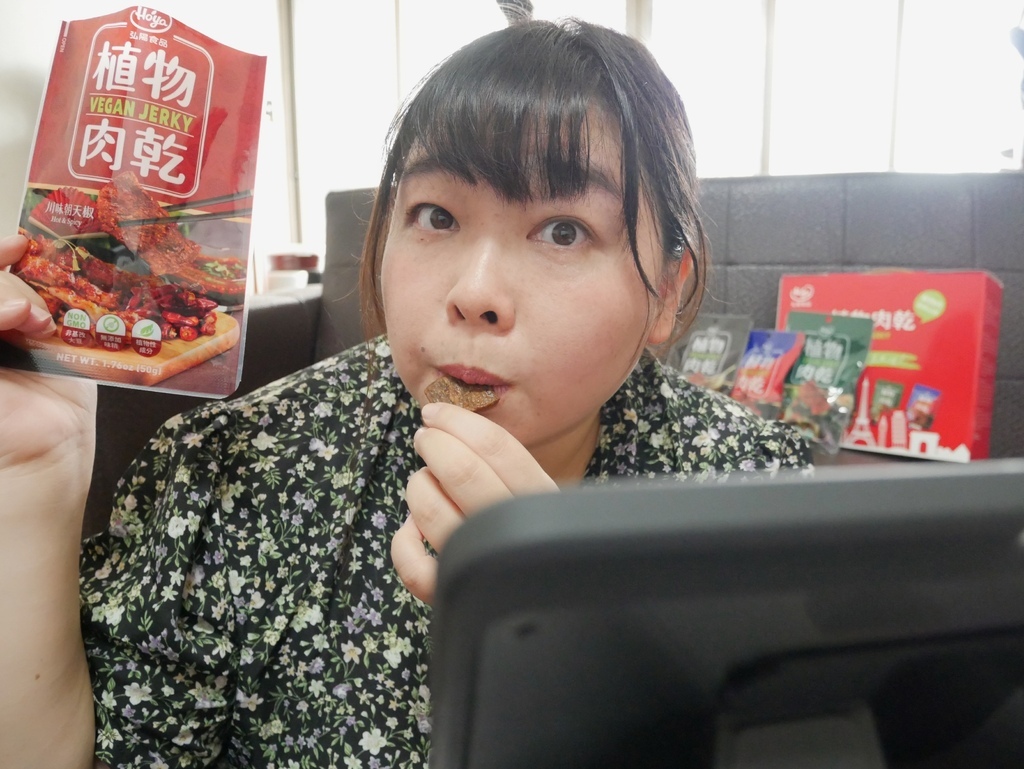 植物肉乾,植物肉,素食,素肉乾,弘陽食品,hoya蔬食超市,法式松露,Vegan jerky,Plant meat,hoyafoods,vegan,French,truffles,新年禮盒,禮盒推薦,送禮推薦,川味,韓式,泰式,素食零食,零食推薦