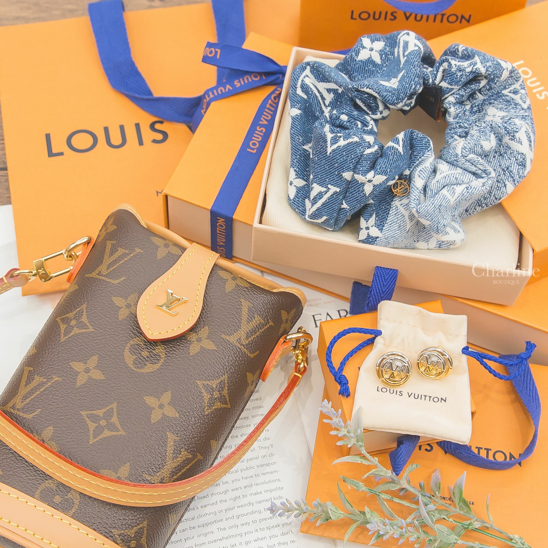 Louis Vuitton Scrunchy 漸層藍底丹寧布白色老花髮束,Louis Vuitton Earrings 金銀拼色LV圓形耳環,Louis Vuitton Fold Me 咖啡色老花肩背包-Charline Boutique 精品代購