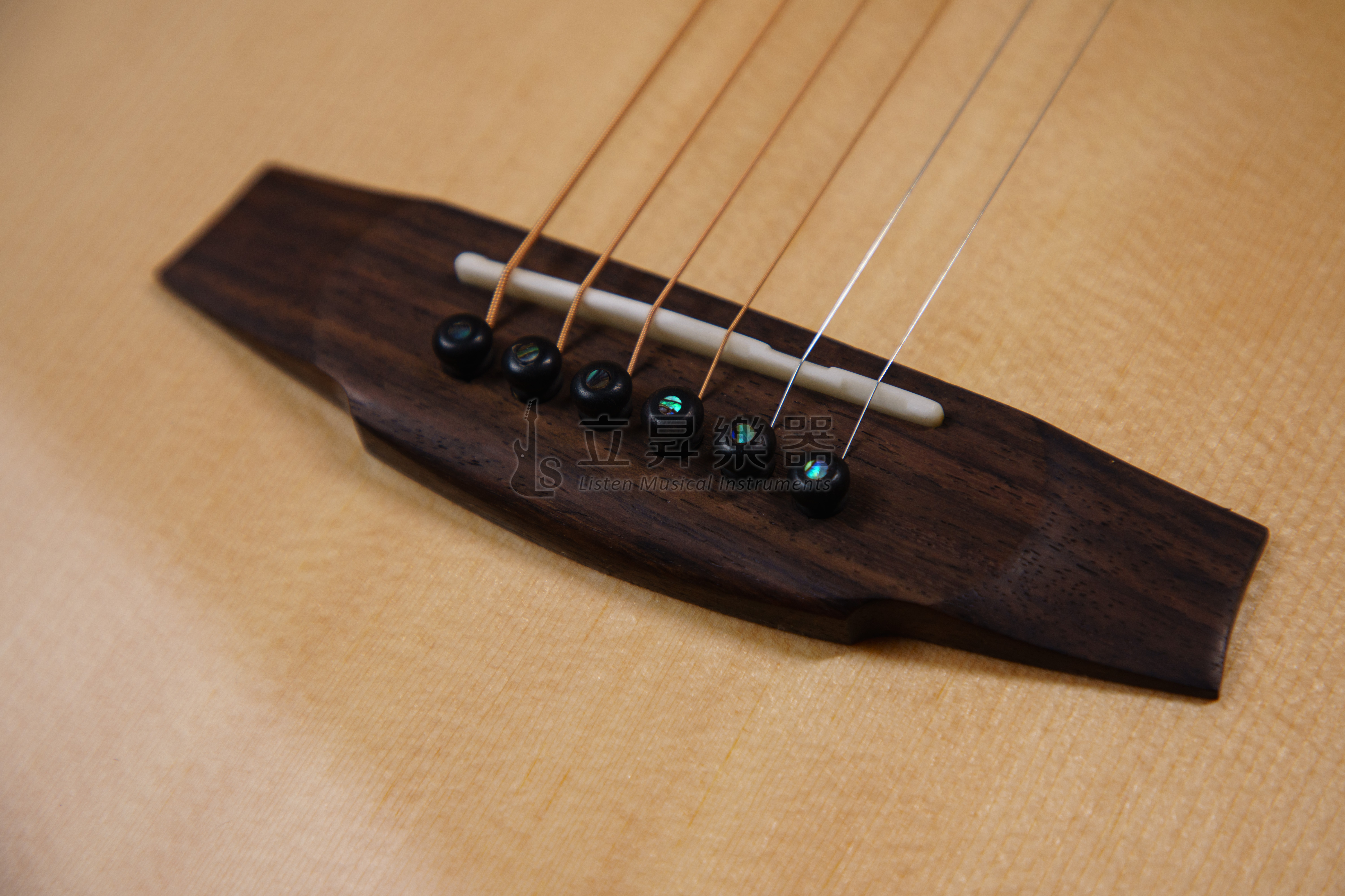 TRUETONE TRUETONE GM-1C 雲杉面單 桃花心側背 木吉他 第 3 張圖片｜三峽吉他 / Bass