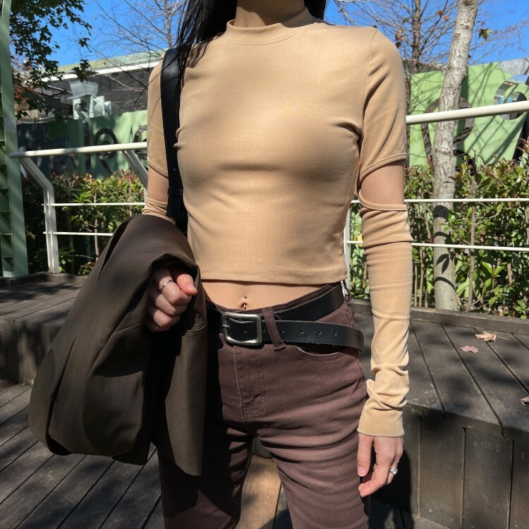 鏤空袖圓領上衣