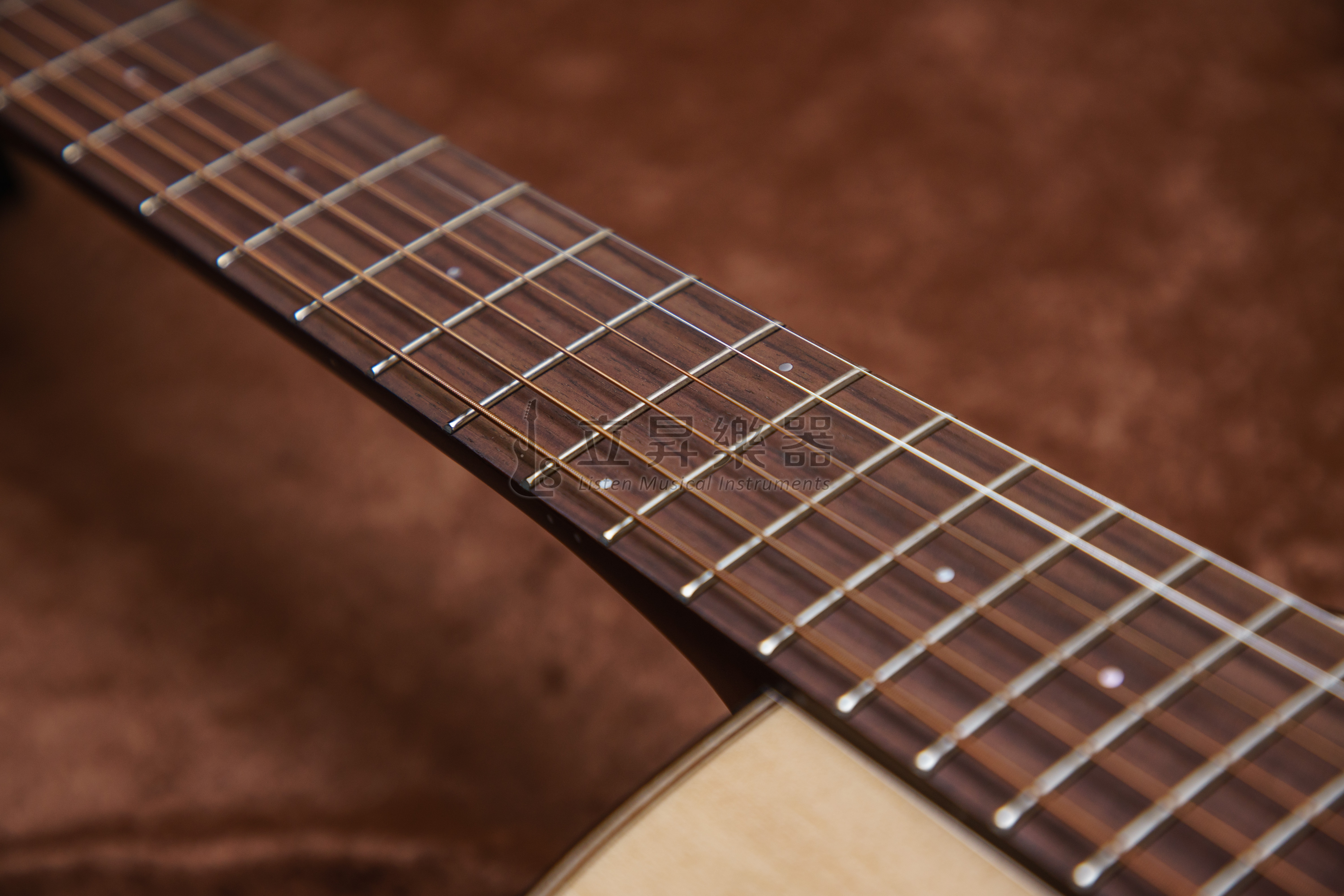 TRUETONE TRUETONE TR-3C AA級雲杉面單 玫瑰木側背 木吉他 第 4 張圖片｜三峽吉他 / Bass