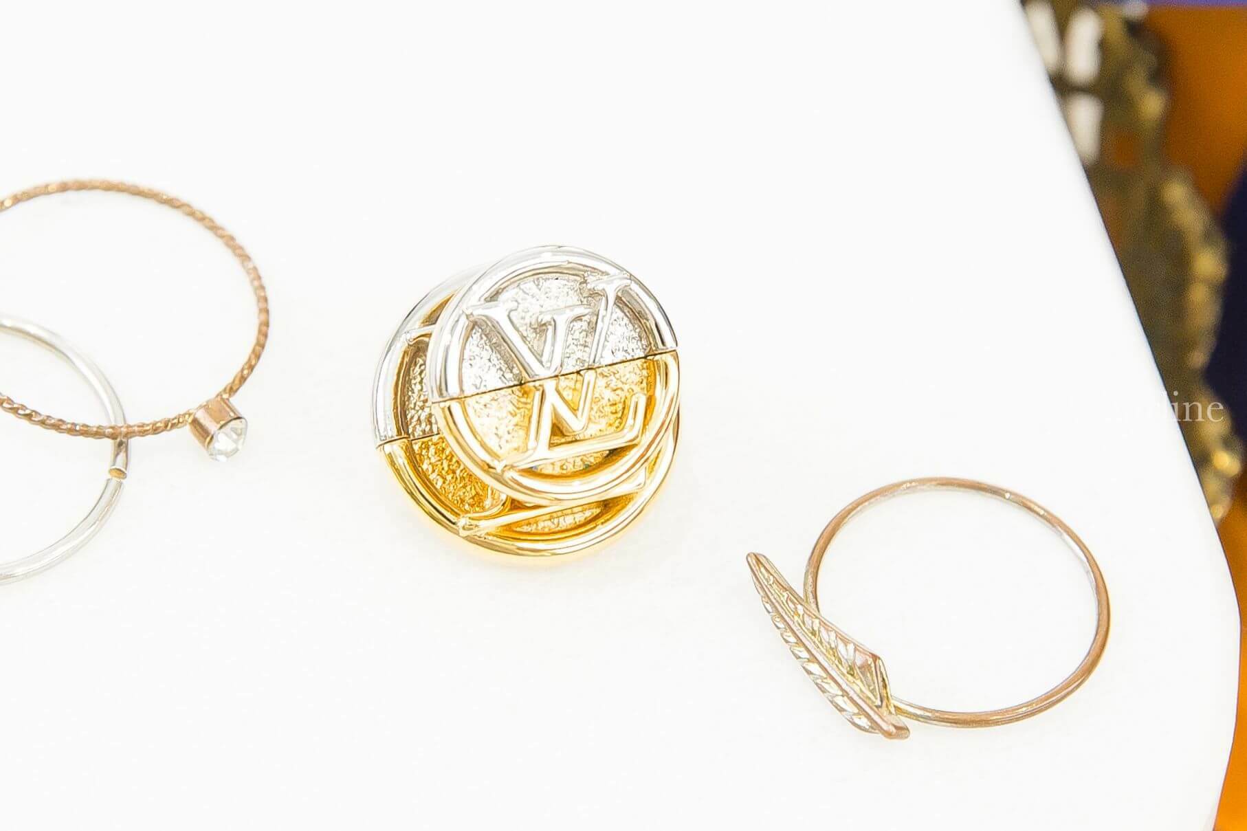 Louis Vuitton L To V Earrings 金銀拼色LV圓形耳環
