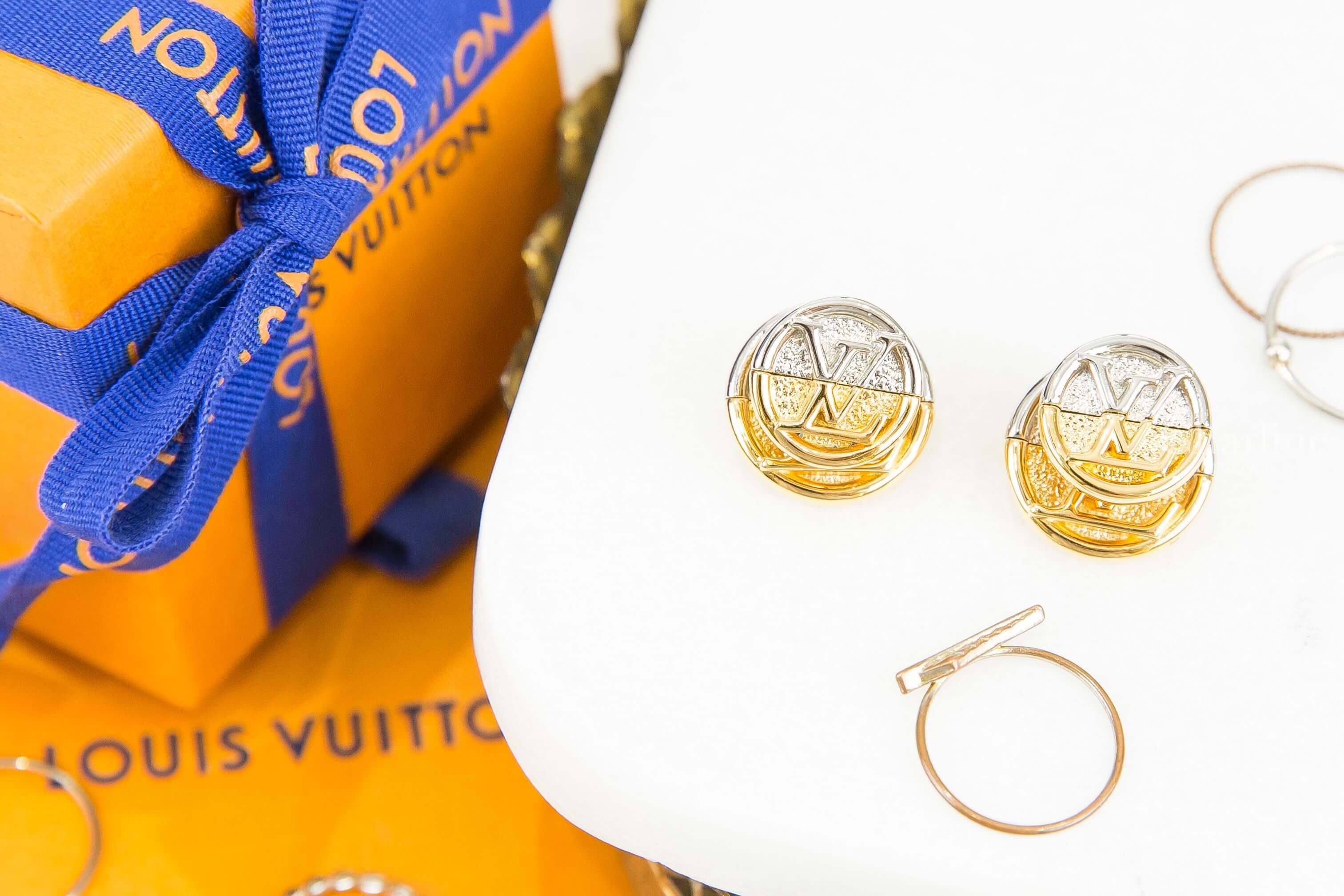 Louis Vuitton L To V Earrings 金銀拼色LV圓形耳環-Charline Boutique 精品代購