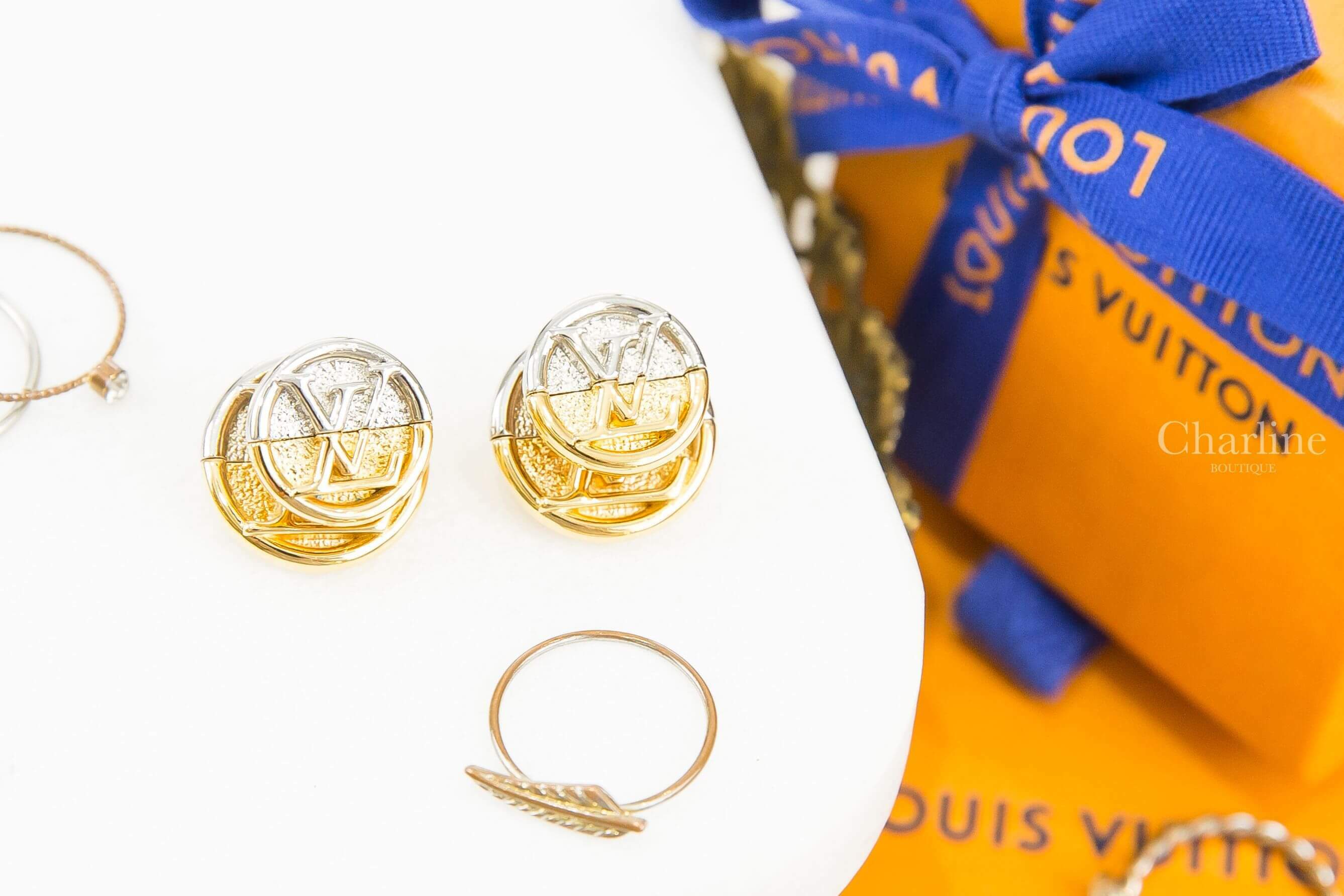 Louis Vuitton L To V Earrings 金銀拼色LV圓形耳環-Charline Boutique 精品代購