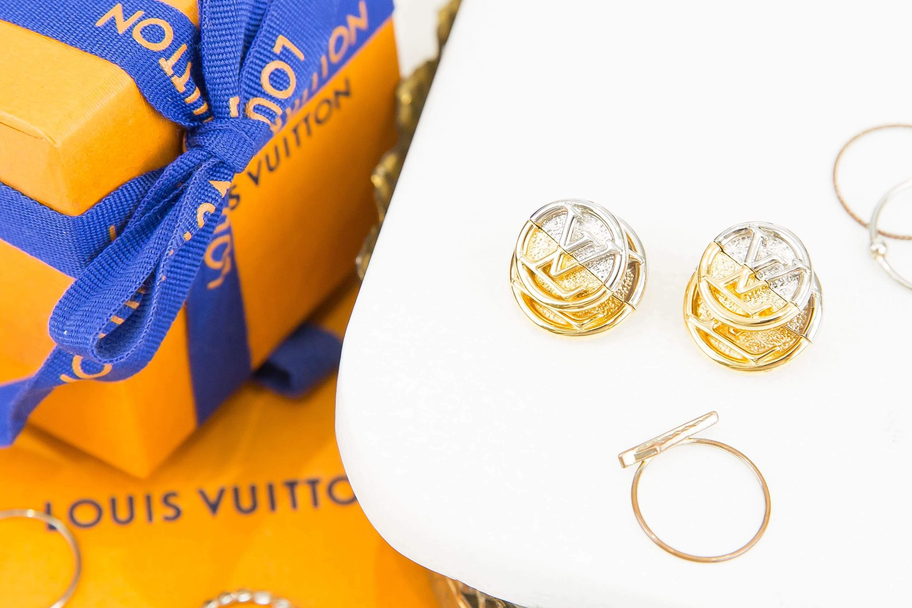 Louis Vuitton L To V Earrings 金銀拼色LV圓形耳環-Charline Boutique 精品代購