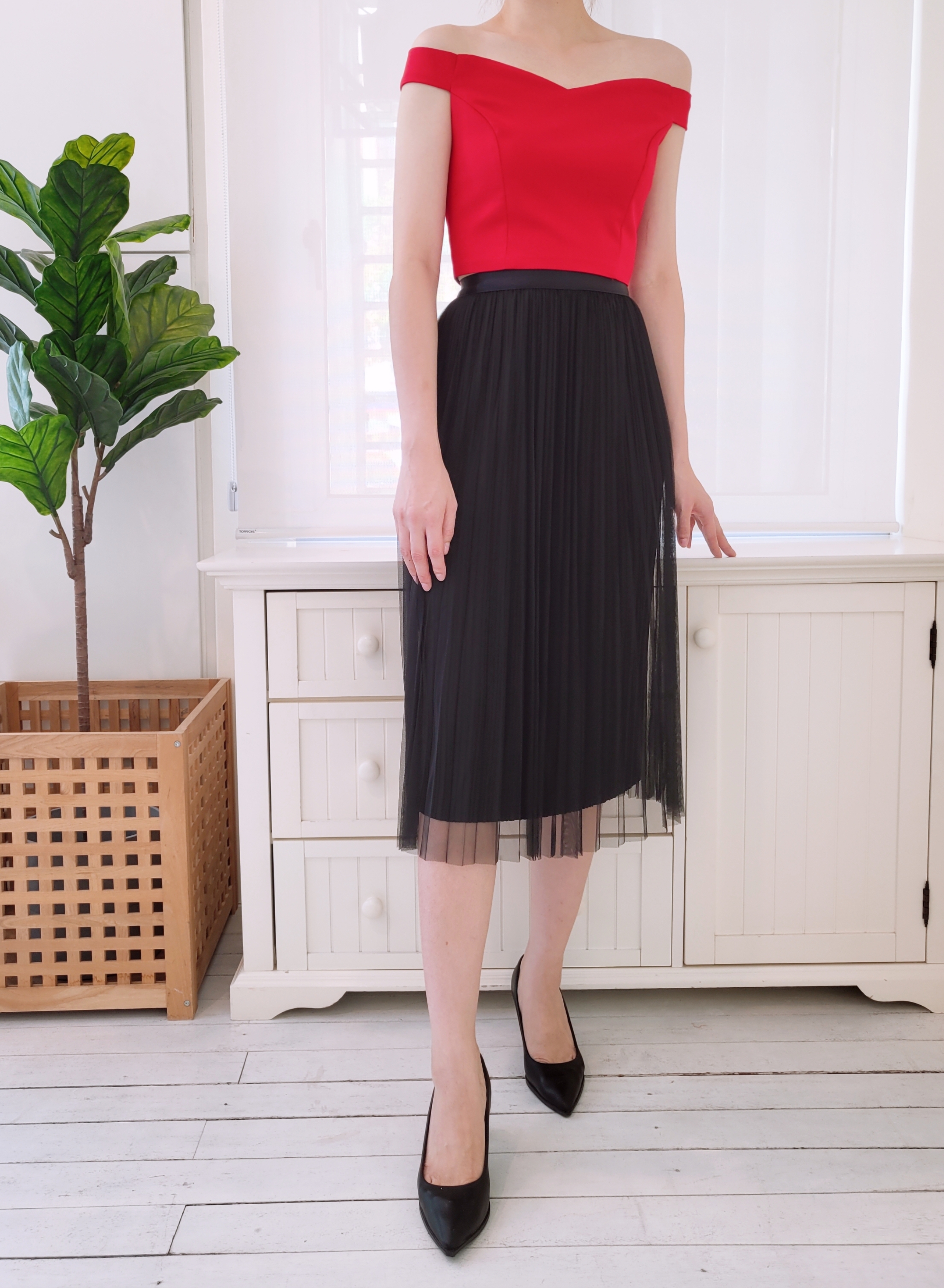 ZIPPER OFF SHOULDER CROP BLOUSE