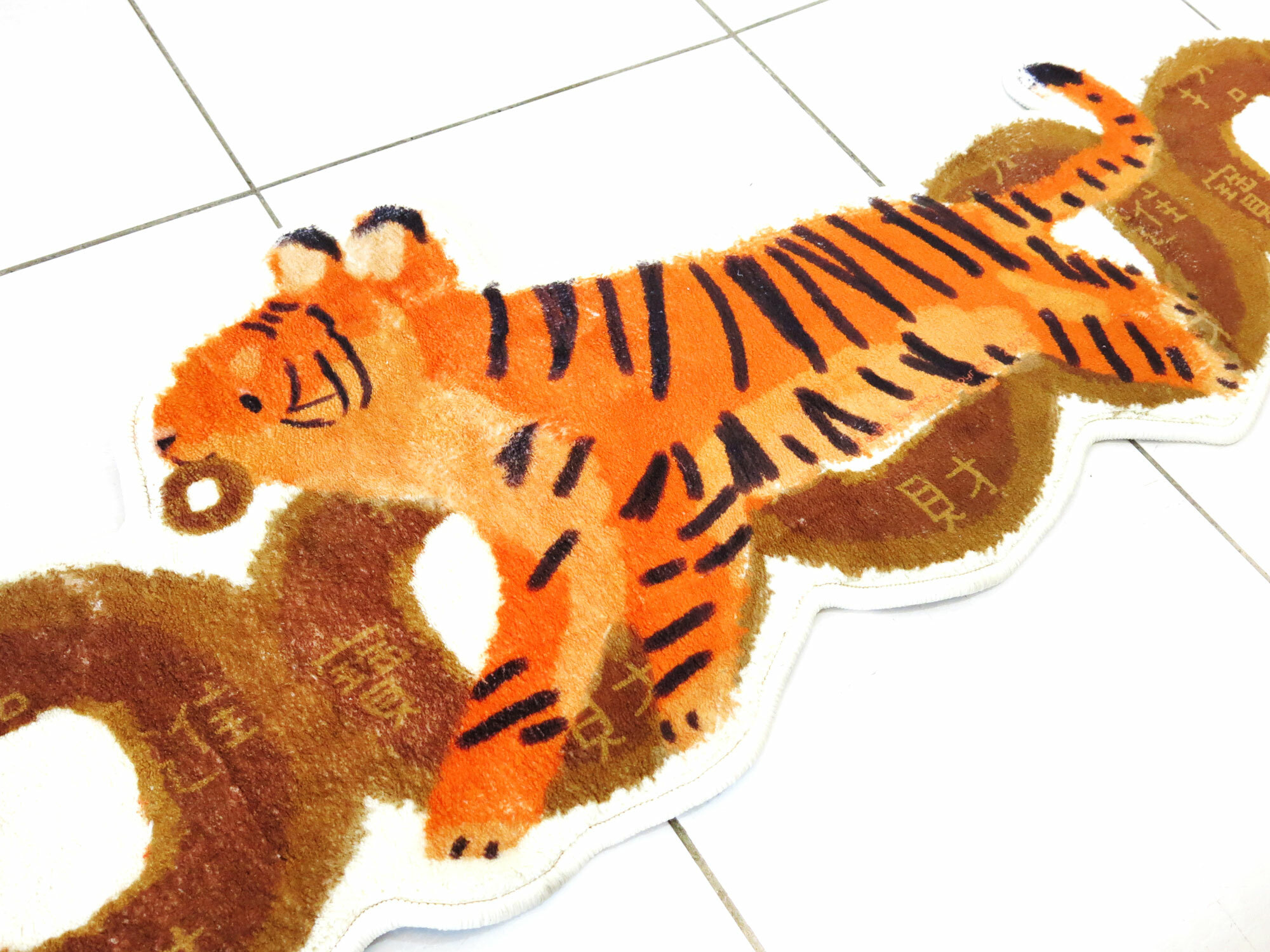 招財進寶咬錢虎造型地墊