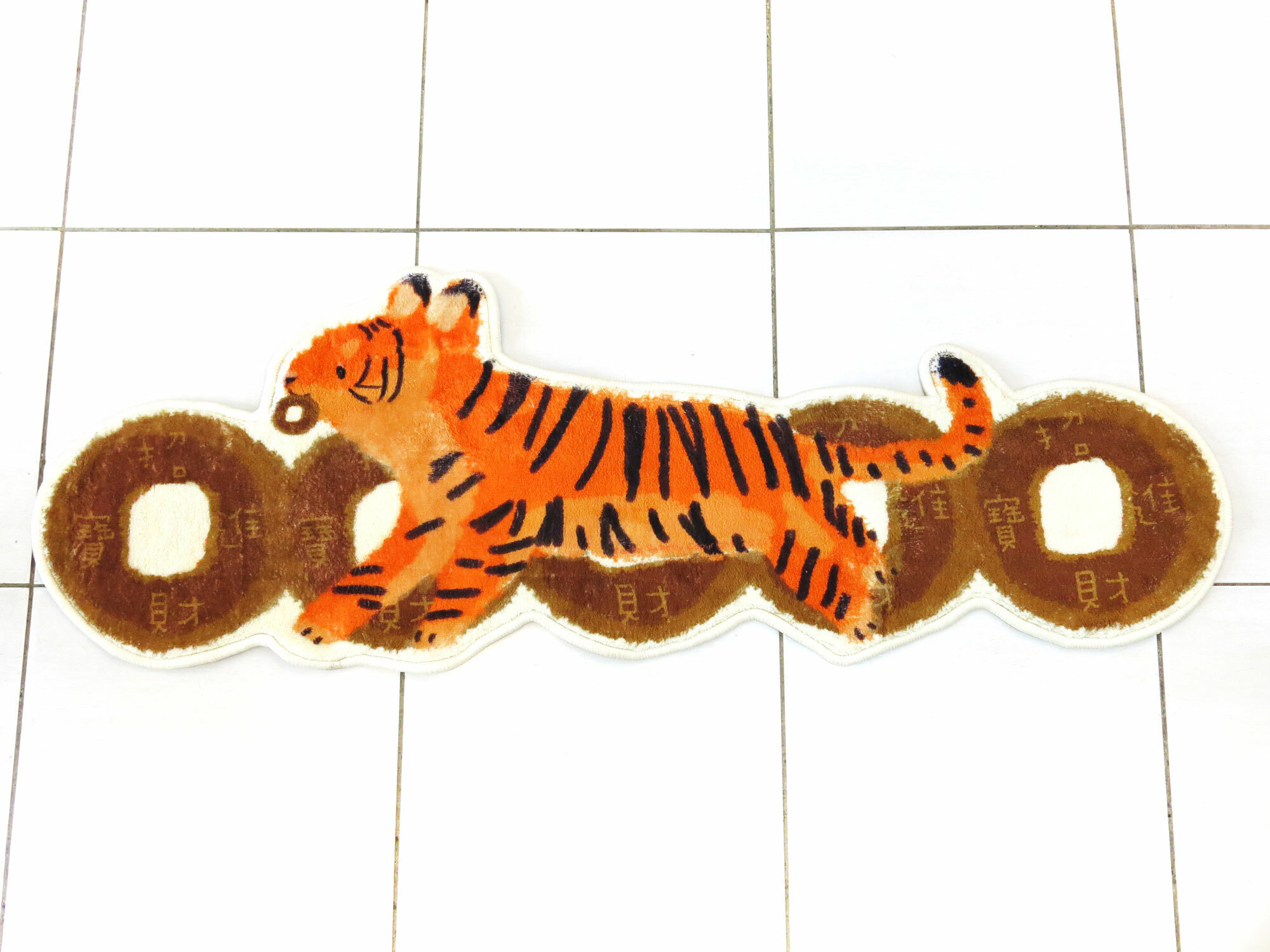 招財進寶咬錢虎造型地墊