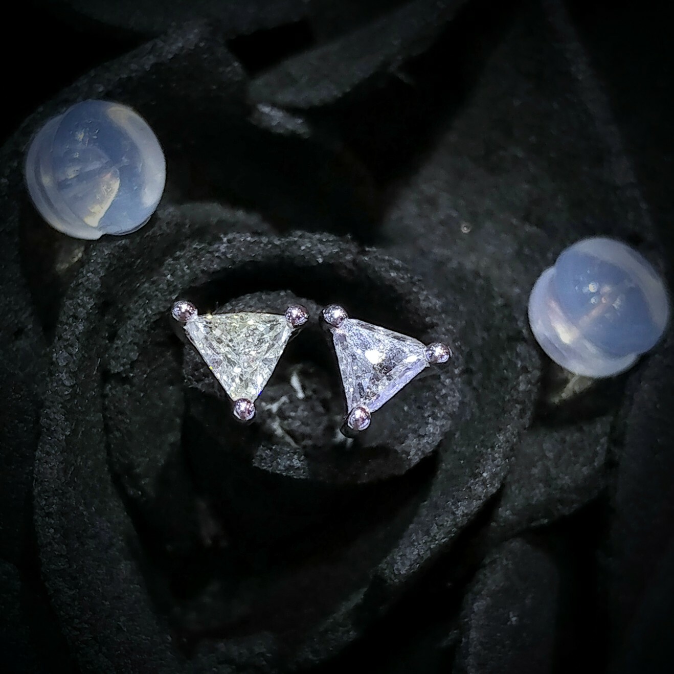 全新18K白金【主石29份三角形鑽石】3爪耳環