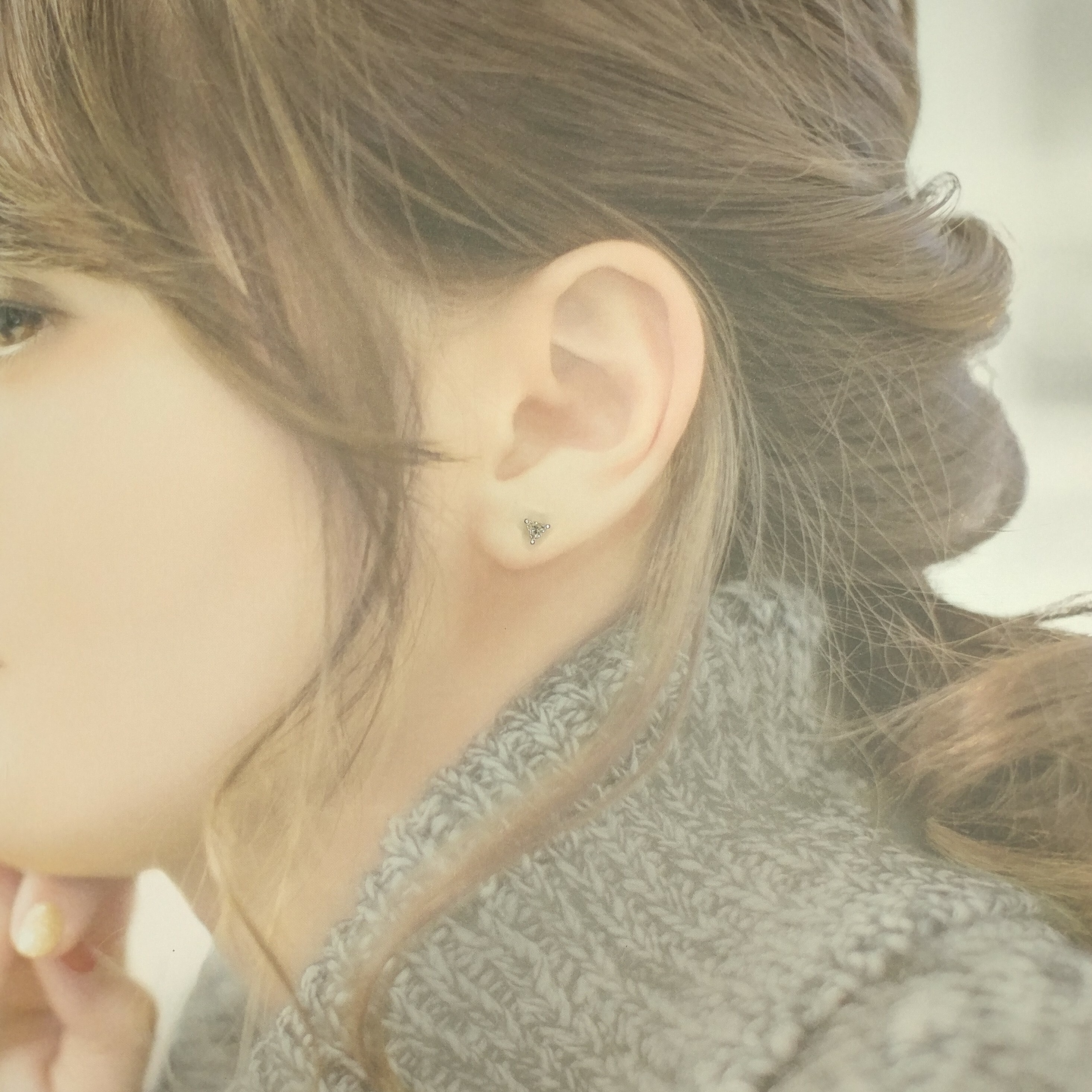 全新18K白金【主石29份三角形鑽石】3爪耳環