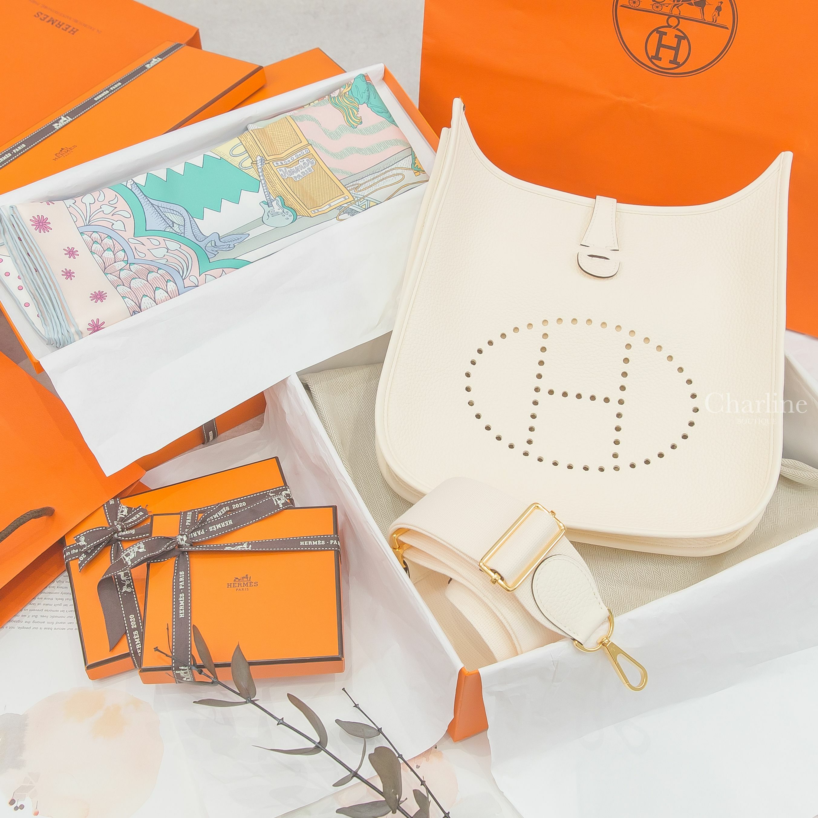 Hermès Evelyne 29cm I2 Nata Taurillon Clemence Z刻奶油白金釦白色背帶簍空洞洞肩背包-Charline Boutique 精品代購