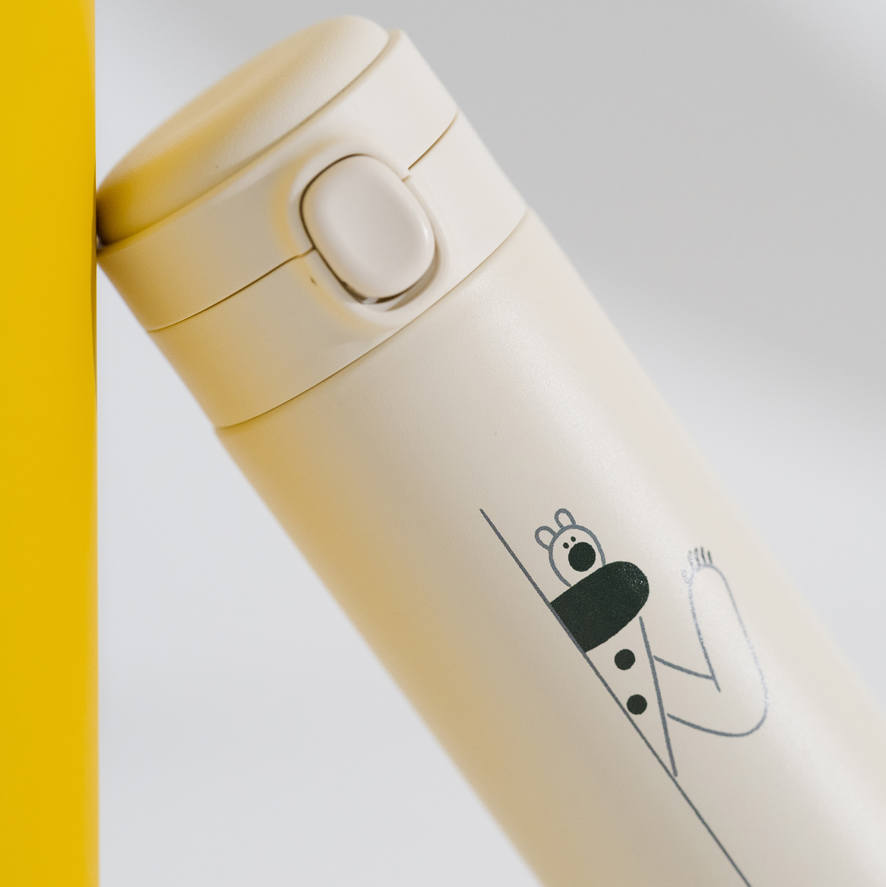 【包大山x慢慢挑-日常款/總是在這裡】彈蓋內噴陶瓷聯名保溫杯，超輕450ML|白色（可裝咖啡、奶茶）