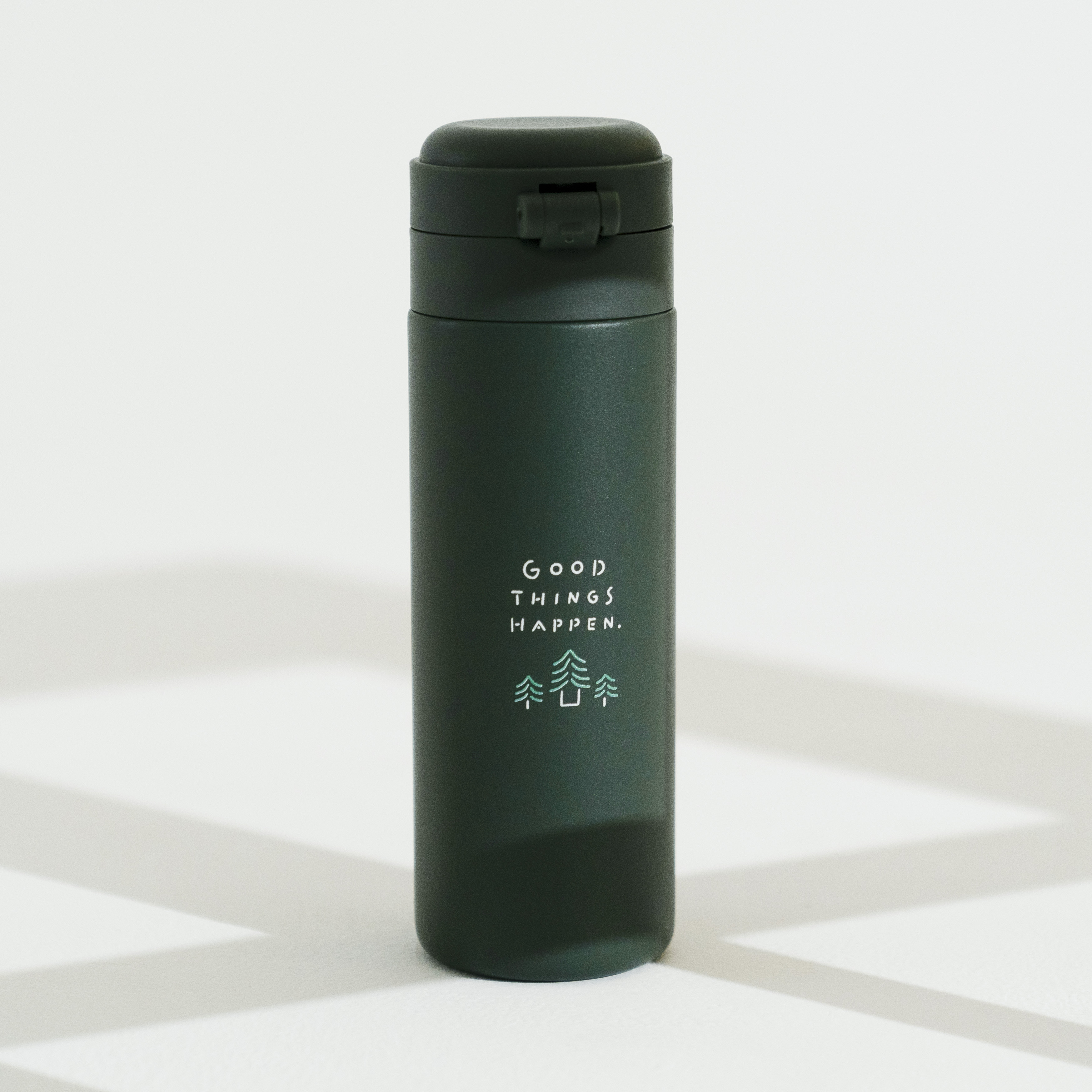 【包大山x慢慢挑-山裡款/山裡喝杯茶】彈蓋內噴陶瓷聯名保溫杯，超輕450ML|軍綠色（可裝咖啡、奶茶）