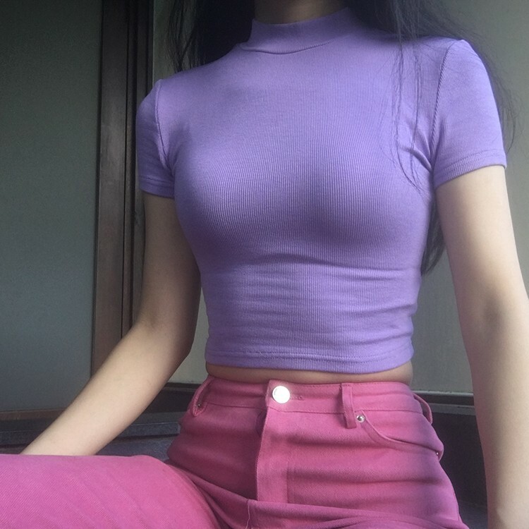 小高領短版上衣