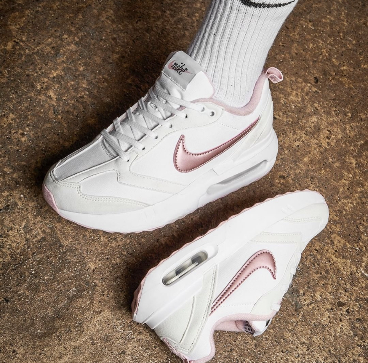 air jordan 1 retro low og premium