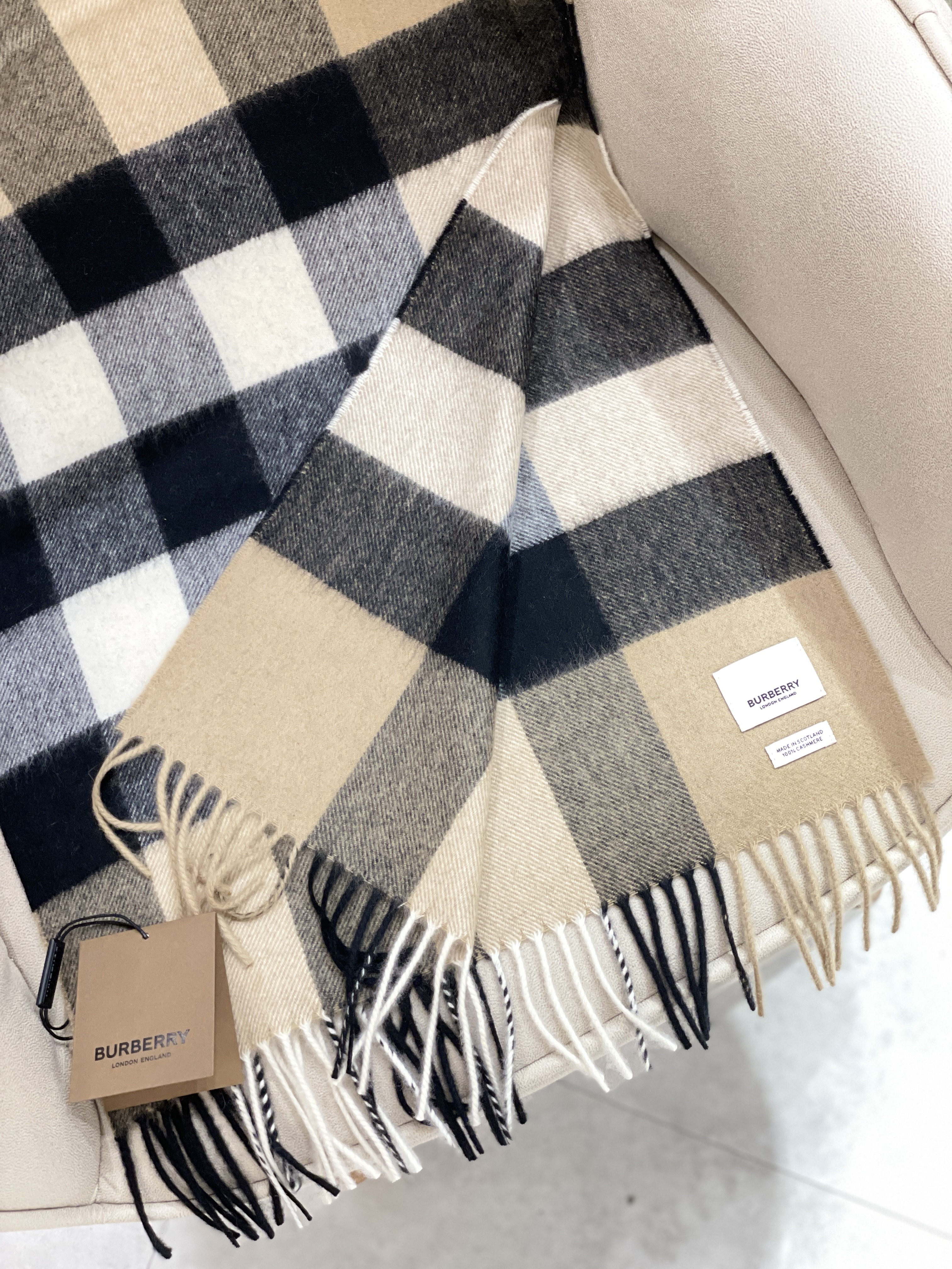 BURBERRY Giant Check Cashmere Scarf