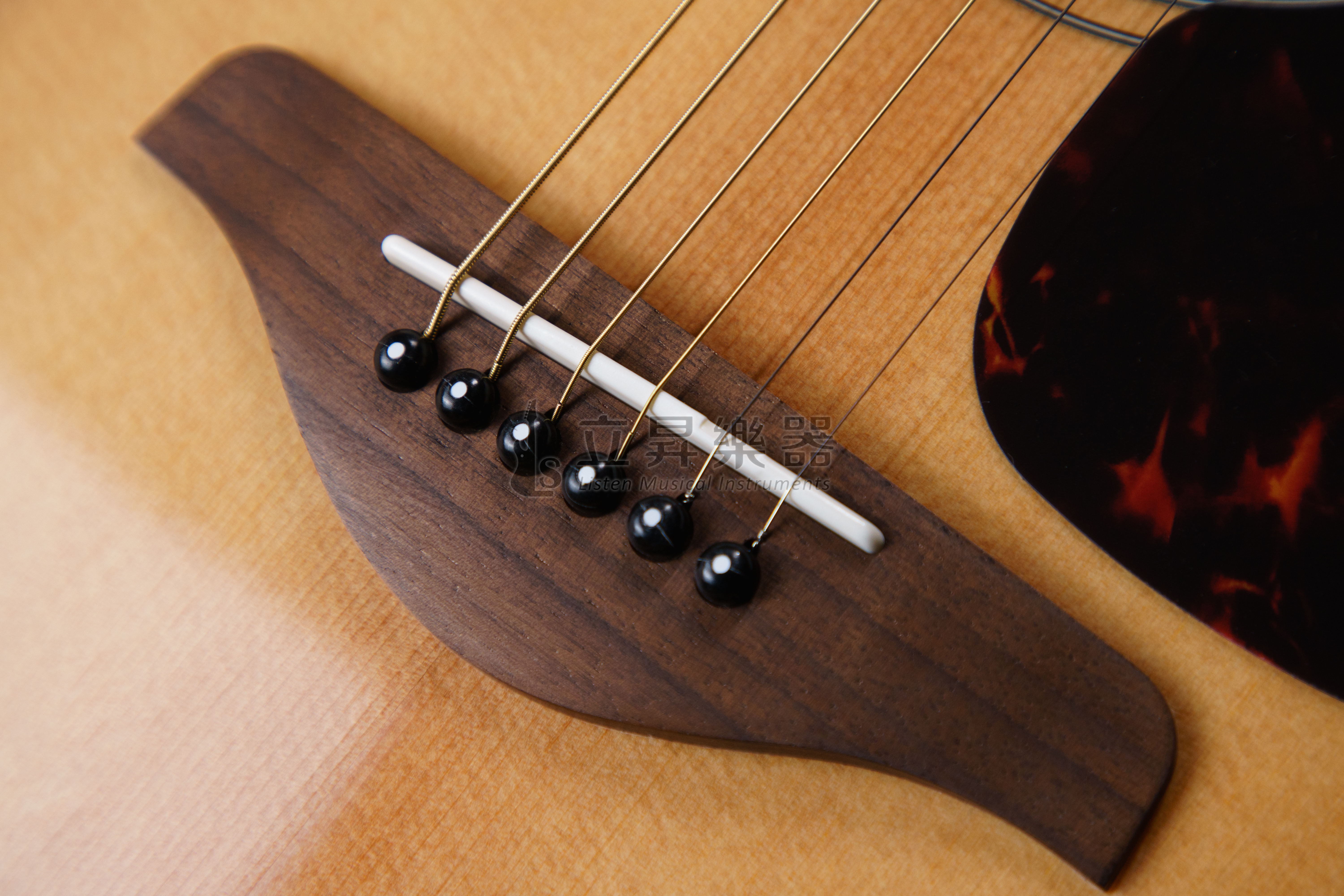 Yamaha YAMAHA FS820 NT 雲杉木面單板 原木色扇形支撐音樑 Concert 小桶身 附原廠琴袋 第 3 張圖片｜三峽吉他 / Bass