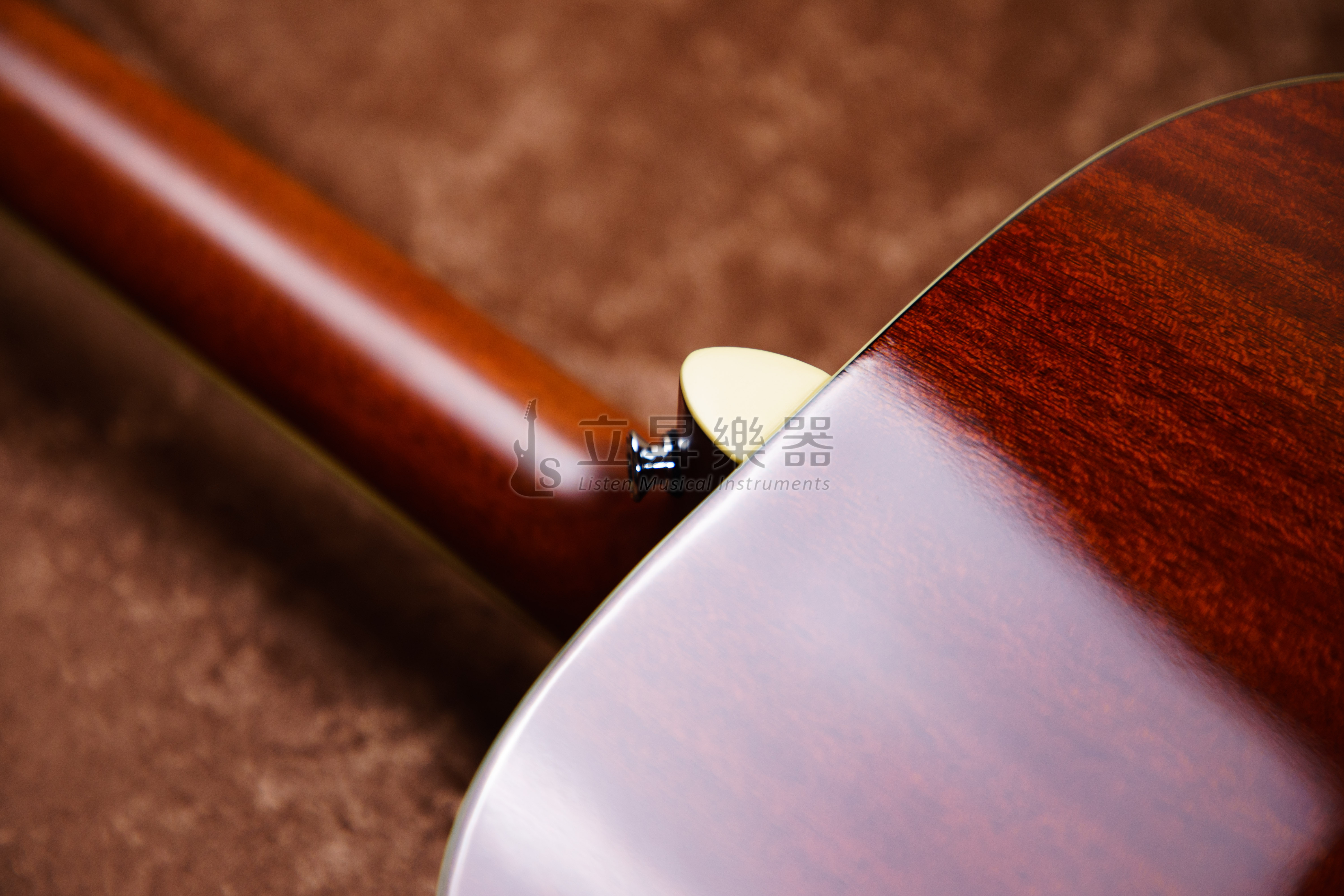 Yamaha YAMAHA FS820 NT 雲杉木面單板 原木色扇形支撐音樑 Concert 小桶身 附原廠琴袋 第 6 張圖片｜三峽吉他 / Bass