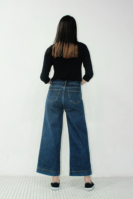 排釦高腰寬牛仔褲