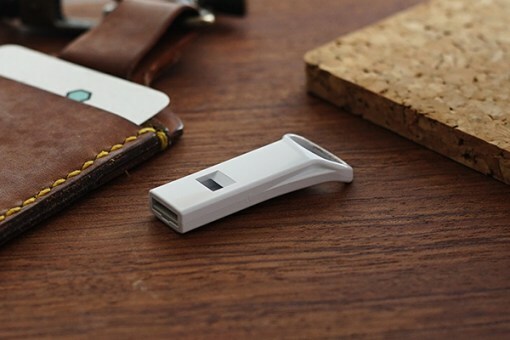 迷你薄型哨子：可懸掛在識別證、鑰匙圈上