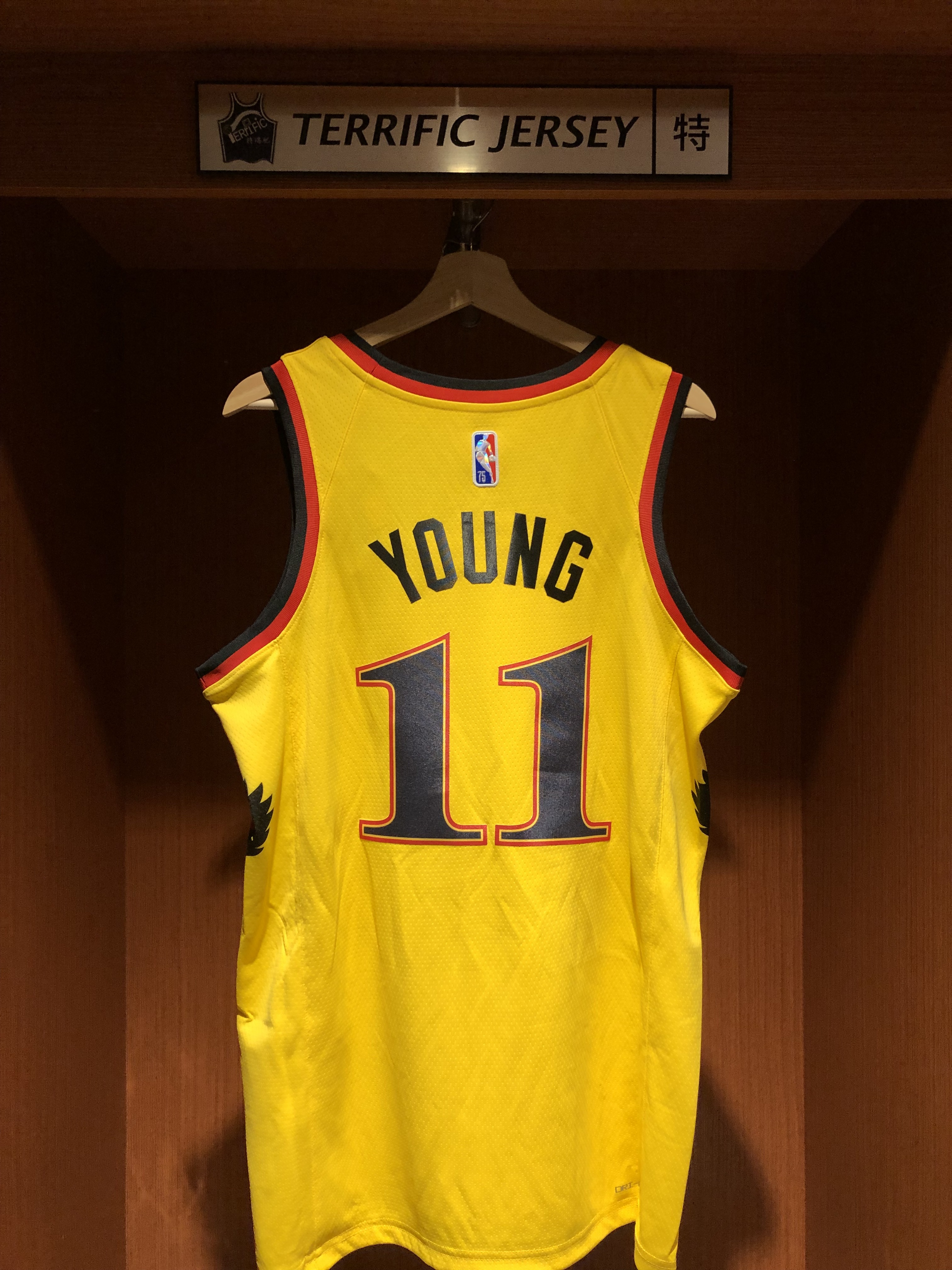 NBA球衣 Trae Young 亞特蘭大老鷹城市 75周年 鑽石標 City Nike Swingman 球迷版 熱轉印 含贊助商標 全新
