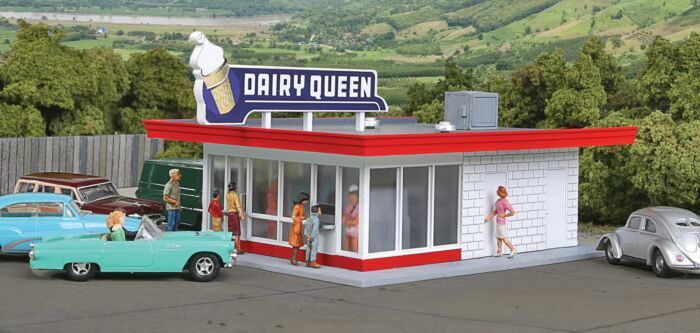 Walthers  933-3484 HO scale Vintage Dairy Queen