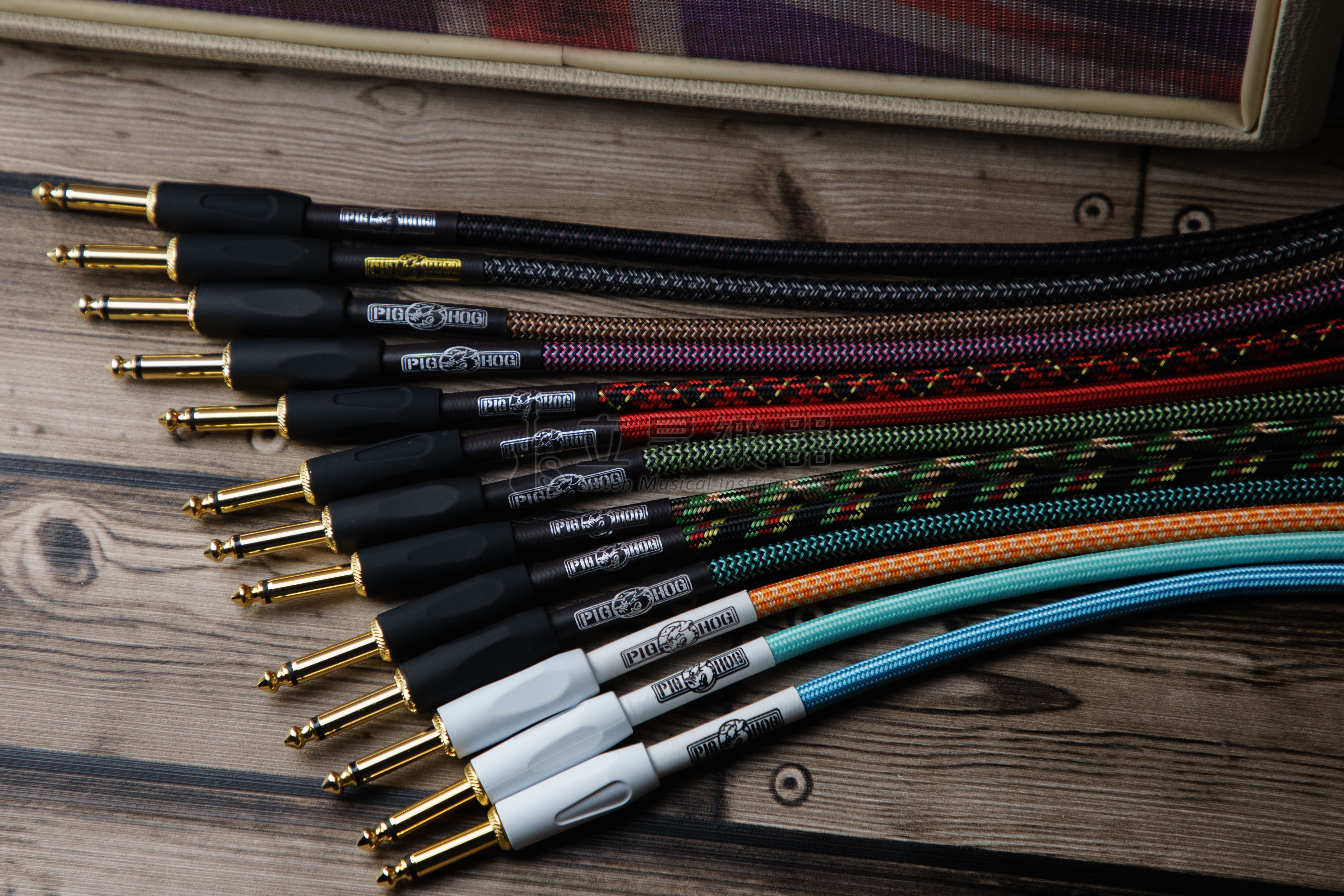 PIG HOG 編織導線 直L頭 OFC無氧銅  紅黑色 蘇格蘭紋 Tartan Plaid｜ PCH10PLR(10呎) PIG HOG 編織導線 直L頭 OFC無氧銅 紅黑色 蘇格蘭紋 Tartan Plaid｜ PCH10PLR(10呎) / PCH20PLR(20呎) 第 3 張圖片｜三峽配件 / 週邊