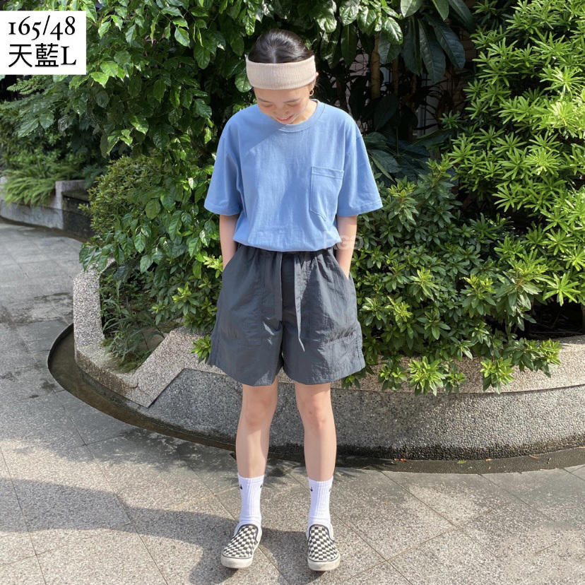 台灣製純棉素面口袋短T天藍L實穿照