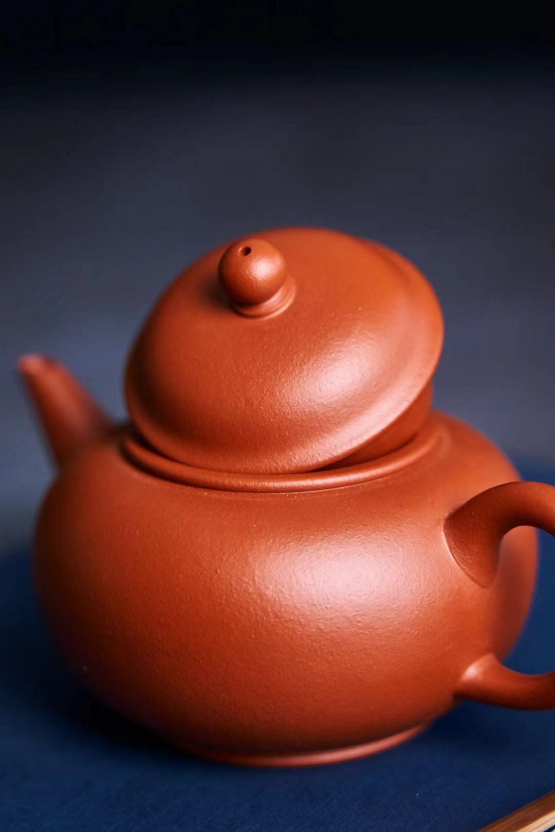 【水平】造型飽滿、大方得體，簡潔素雅的壺身更具紫砂的魅力