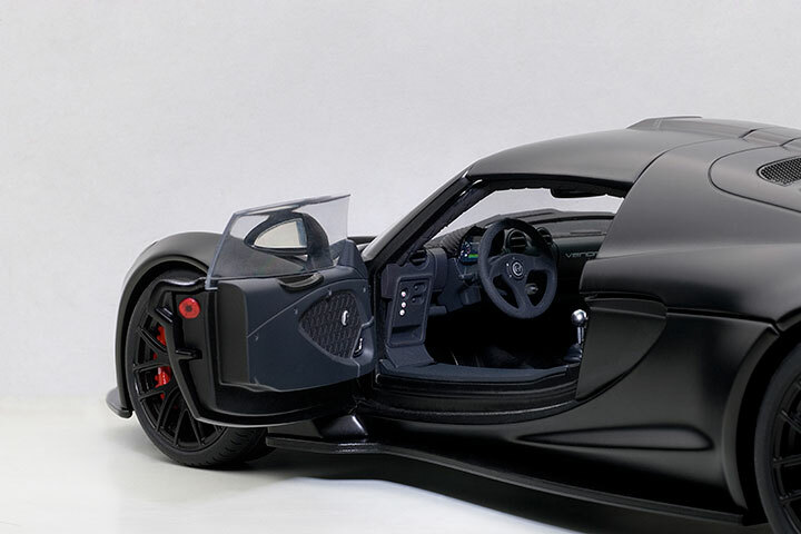 1/18 AUTOART HENNESSEY VENOM GT SPYDER (MATT CARBON BLACK) (75401)