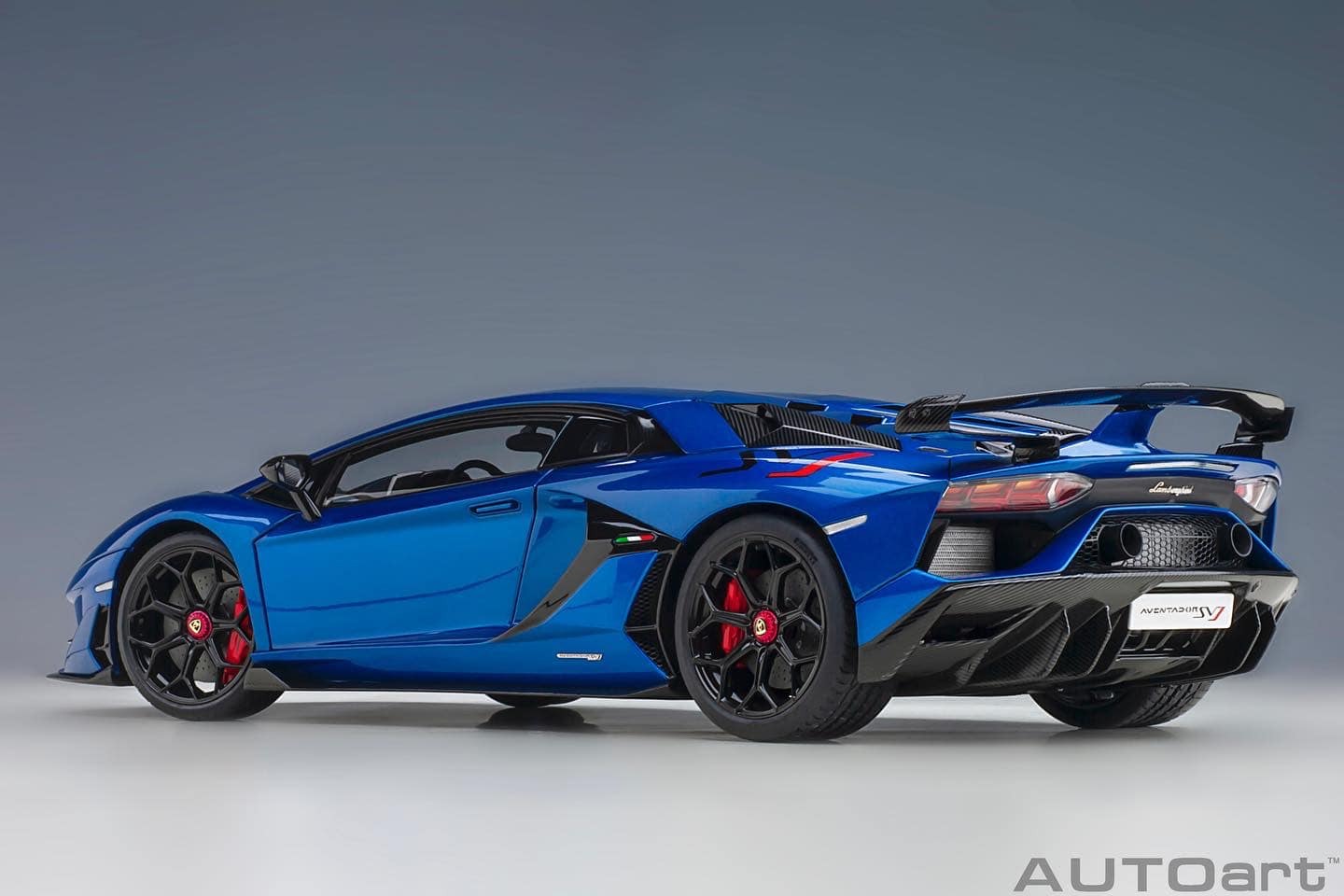 1/18 AUTOART Lamborghini Aventador SVJ (Blue) (79174)