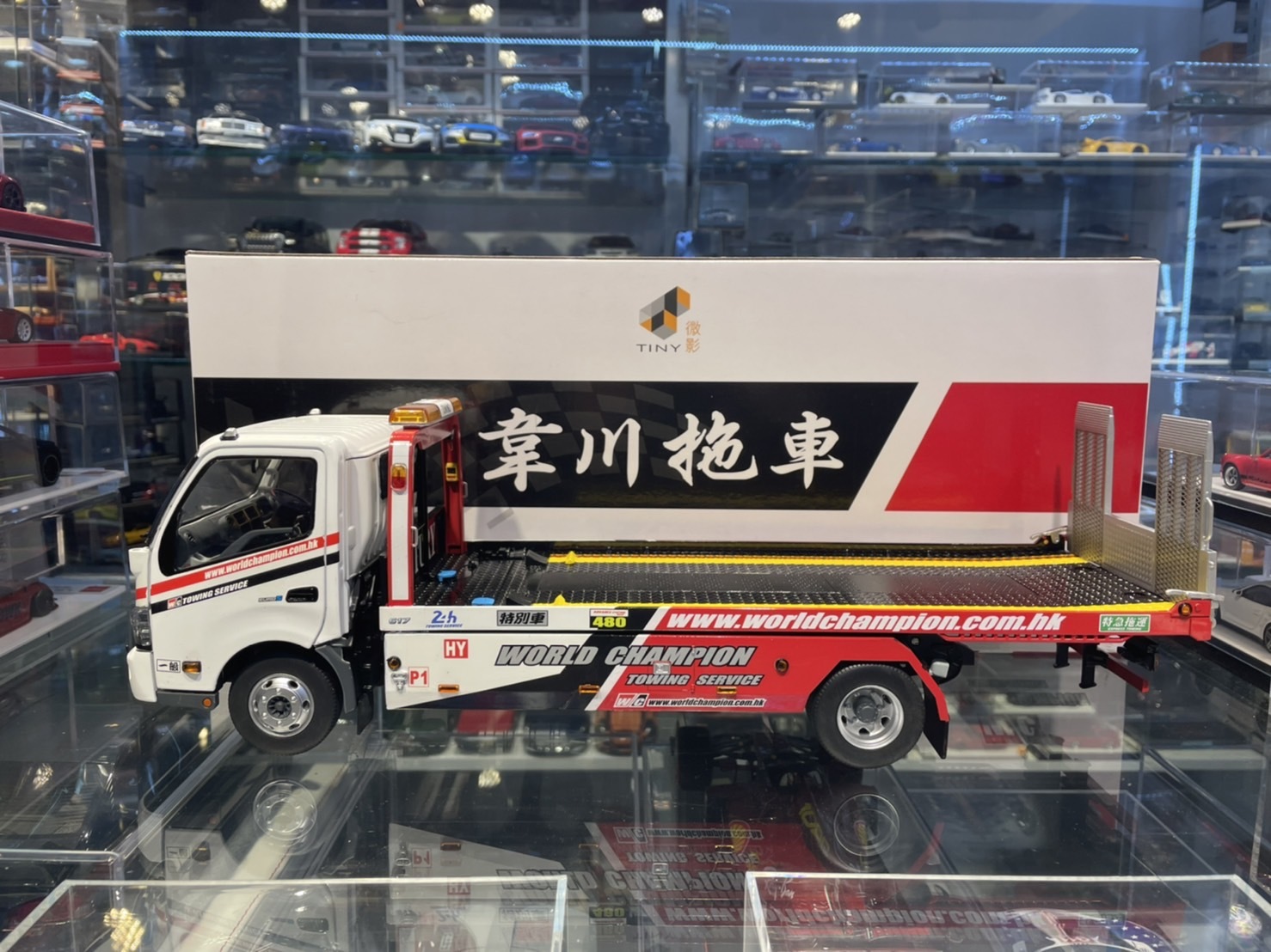 TINY HINO 300 World Champion Tow Truck 1/18