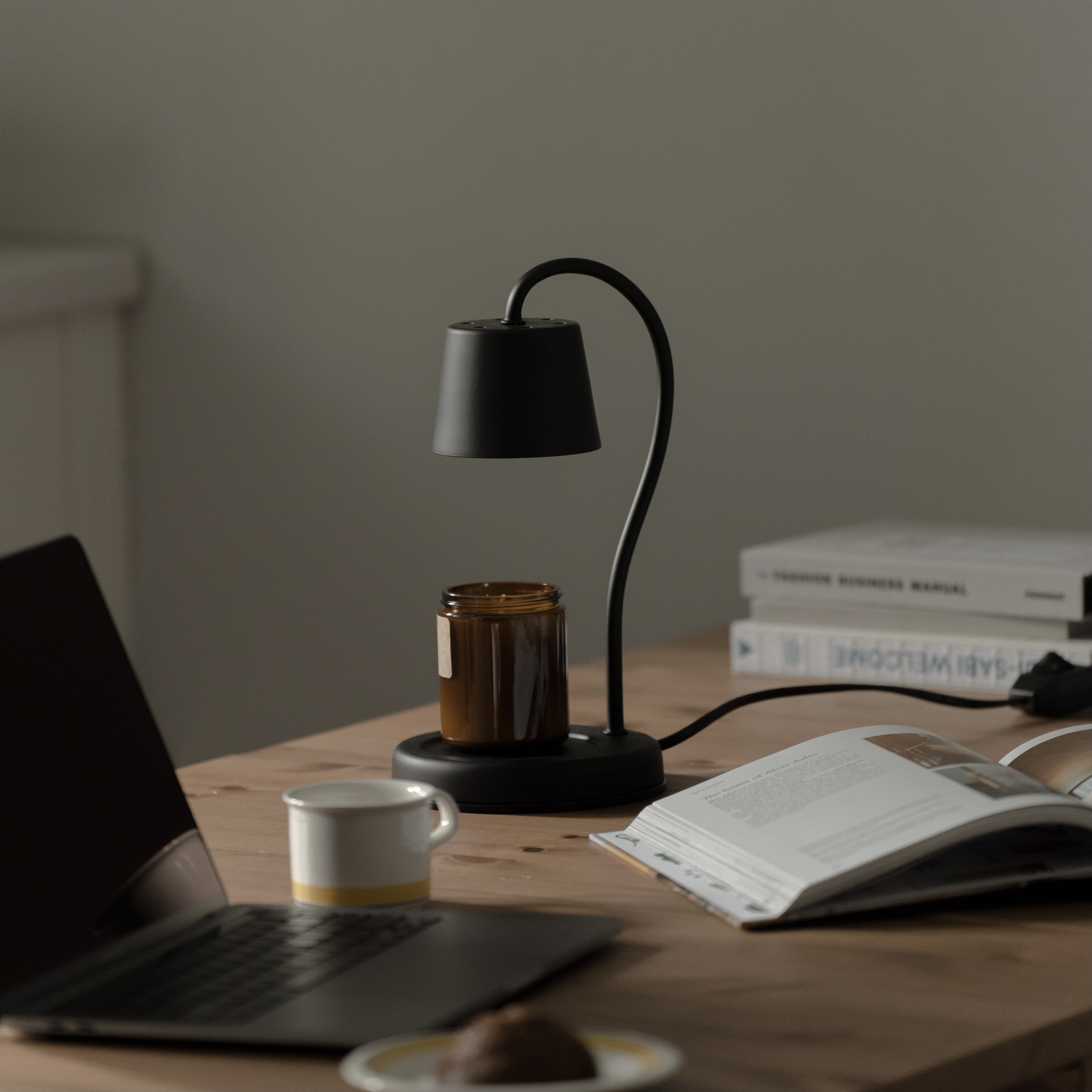 經典款 (黑色) 融蠟燈 香氛蠟燭暖燈 - HOOOME