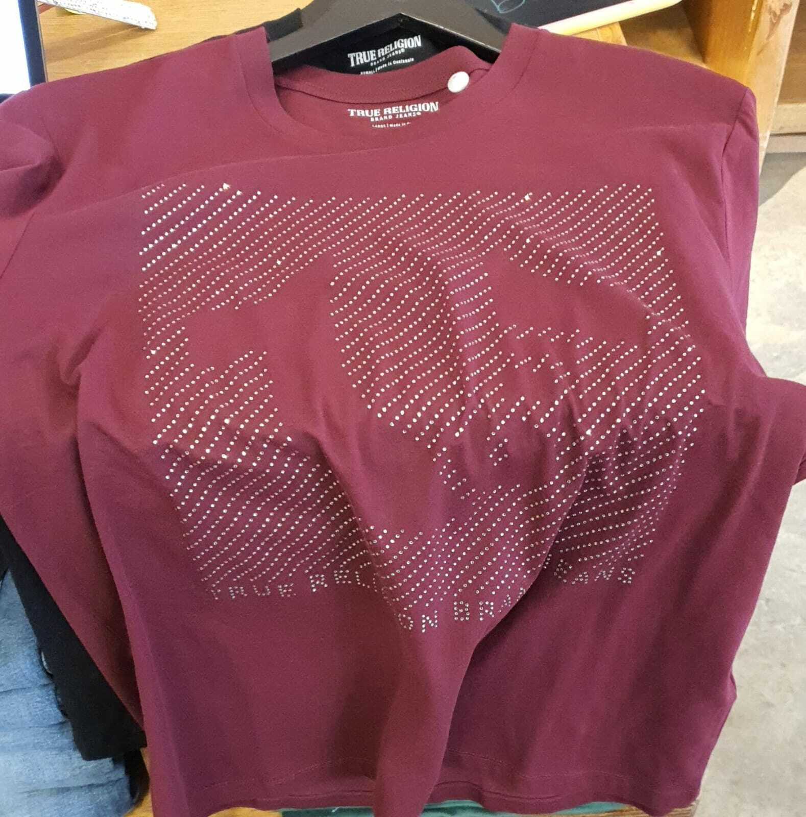 [U] TRUE RELIGION CRYSTAL TRADEMARK HS LOGO TEE,ZINFANDEL, 105716-ZINFANDEL (UTR34)