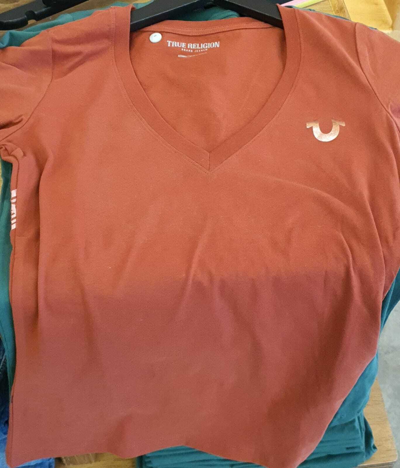 [U] TRUE RELIGION OVERSIZED BUDDHA SLIM V NECK TEE,BROWN, 204704-BROWN (UTR37)