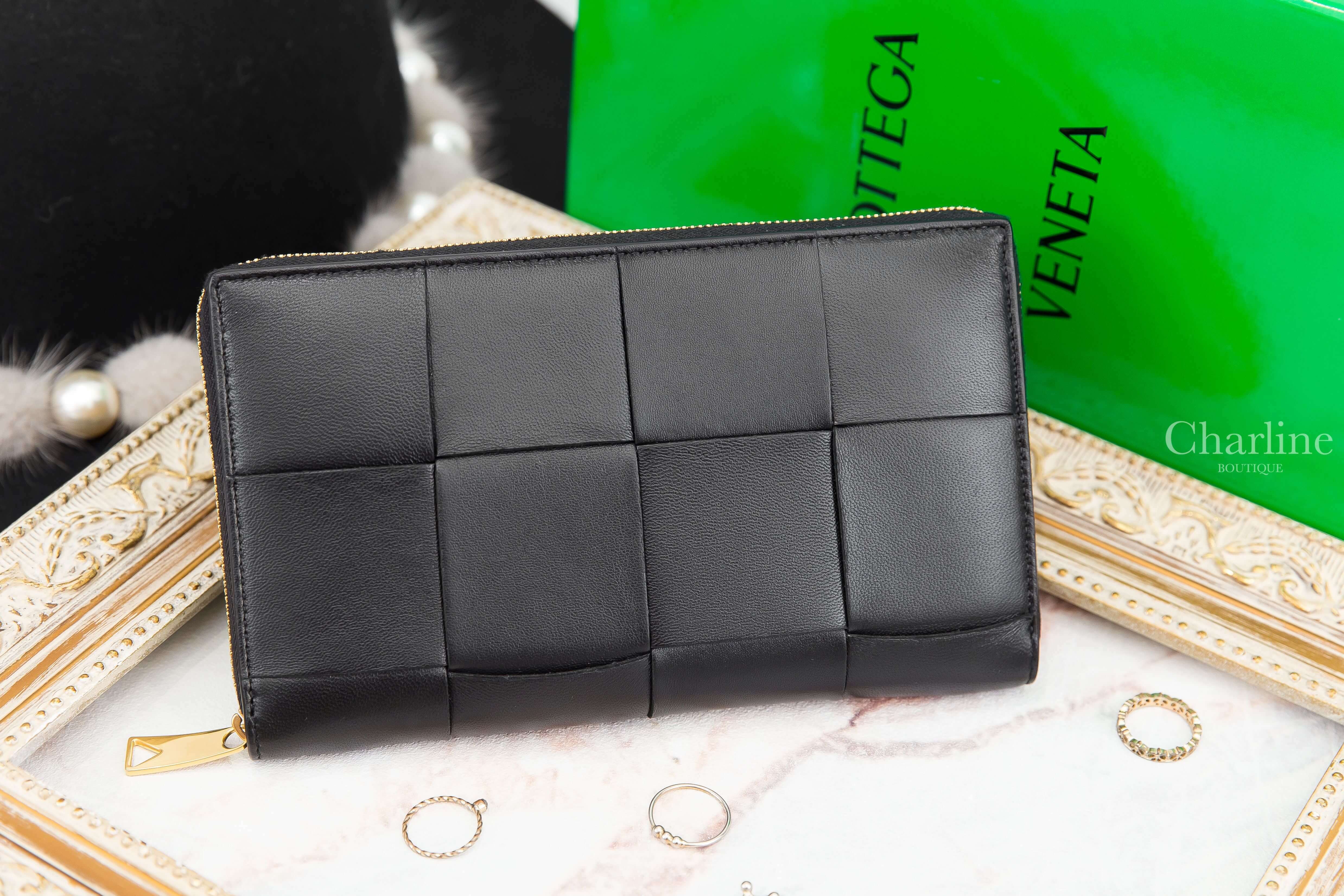 Bottega Veneta Zip Around Wallet 黑色大格子編織小羊皮混牛皮拉鍊長夾-Charline Boutique 精品代購
