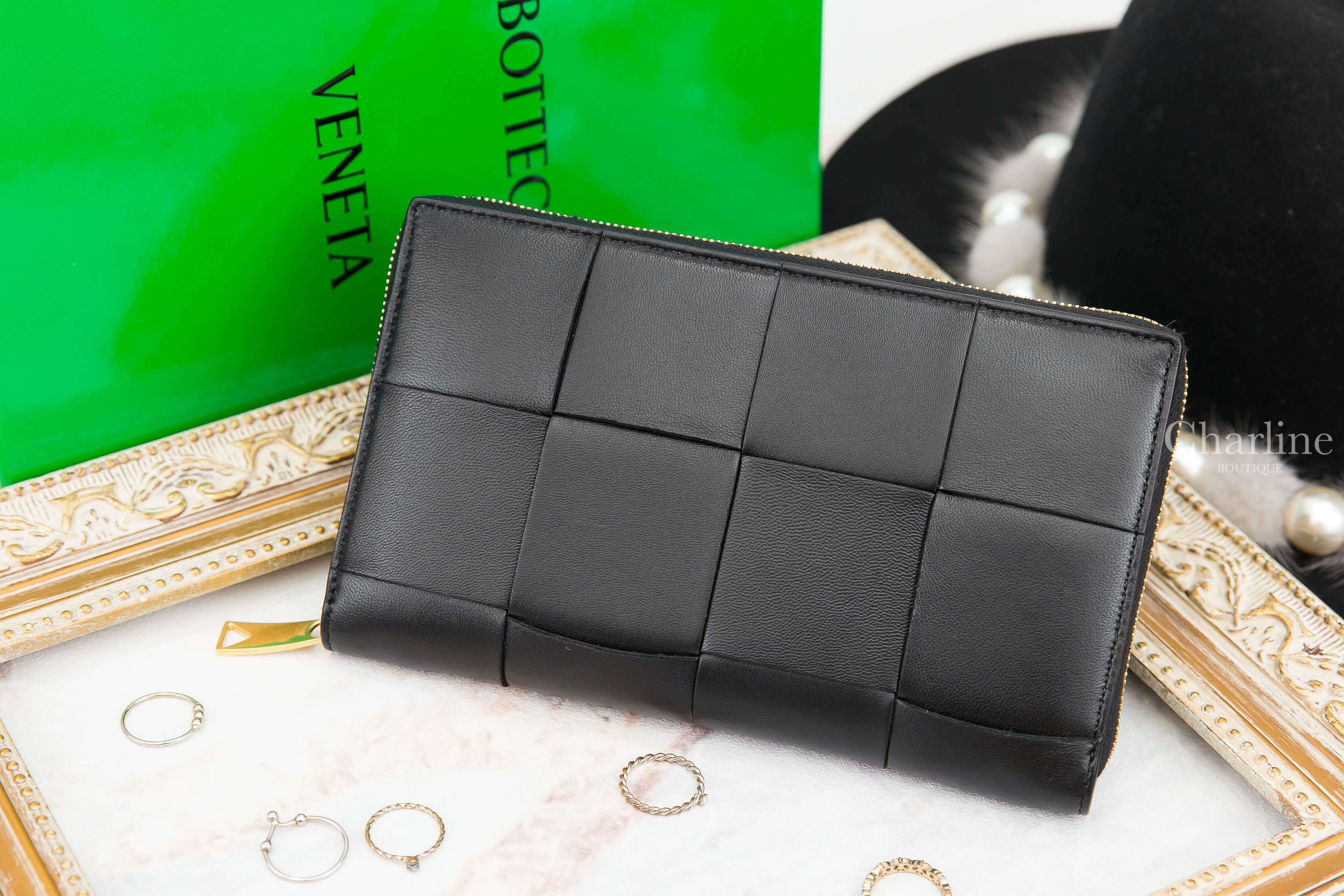 Bottega Veneta Zip Around Wallet 黑色大格子編織小羊皮混牛皮拉鍊長夾-Charline Boutique 精品代購