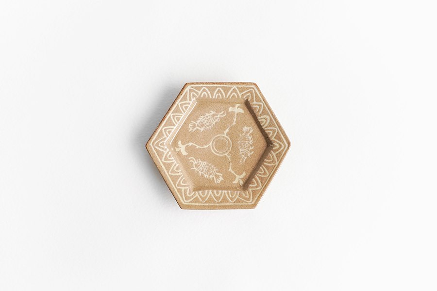 志村睦彦-三島魚紋六角小皿