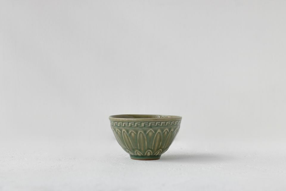 志村睦彦-青磁陽刻蓮花瓣缽