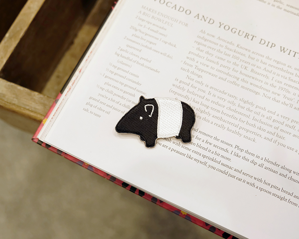 Forest Party刺繡別針 / 黑白馬來貘